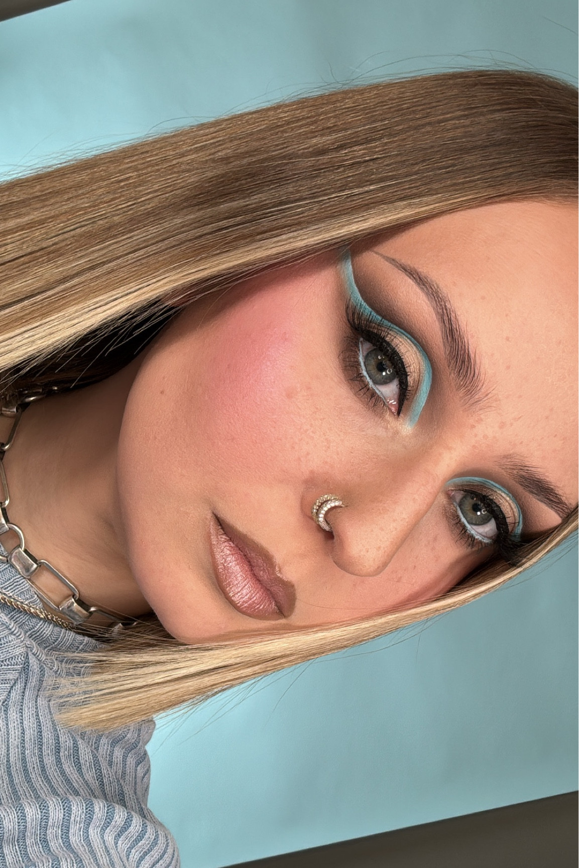 Makeup bleu avec la palette Prolog Glitch Beauty 

#LTKfrance #LTKeurope #LTKbeauty