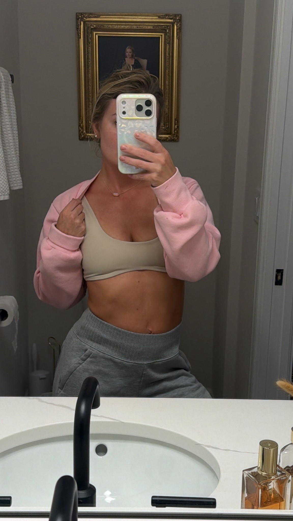 Comfy binge allll the shows fit 🎀🩷

#LTKmomlife #LTKdayinmylife #LTKValentine