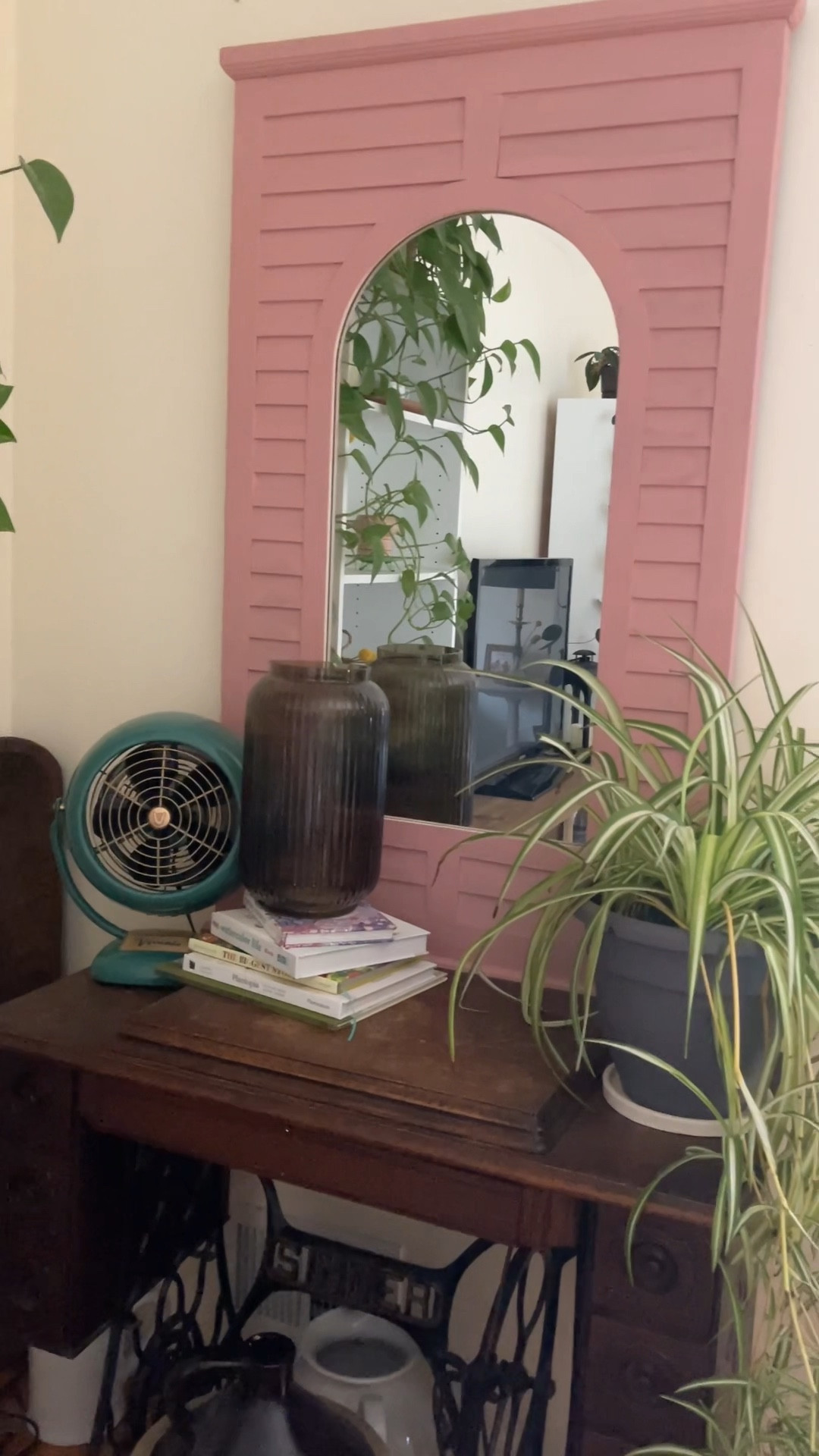 Mirror makeover



#LTKstyletip #LTKfindsunder100 #LTKhome