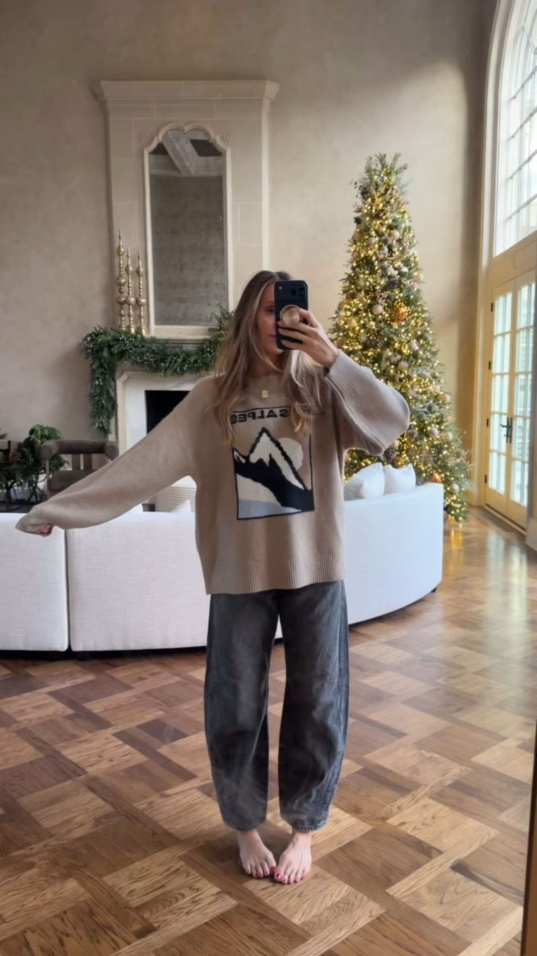 Loving the oversized sweater and jeans look right now! So cozy and so comfy! 

#LTKmomlife #LTKFindsUnder50 #LTKSeasonal