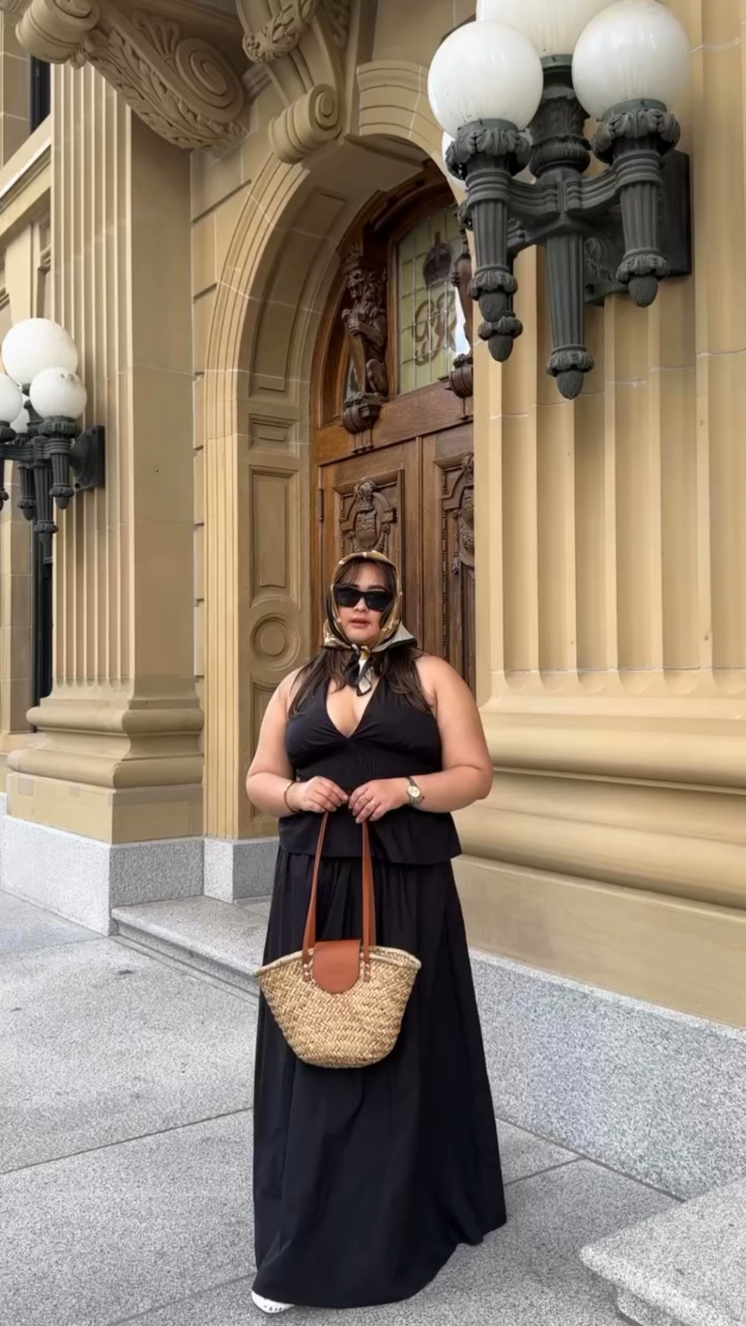 Today’s outfit comes with a side of daydreaming about Parisian balconies. 🥐✨

#midsizegals #midsizefashion #yegfashion #streetfashion #midsizeootd