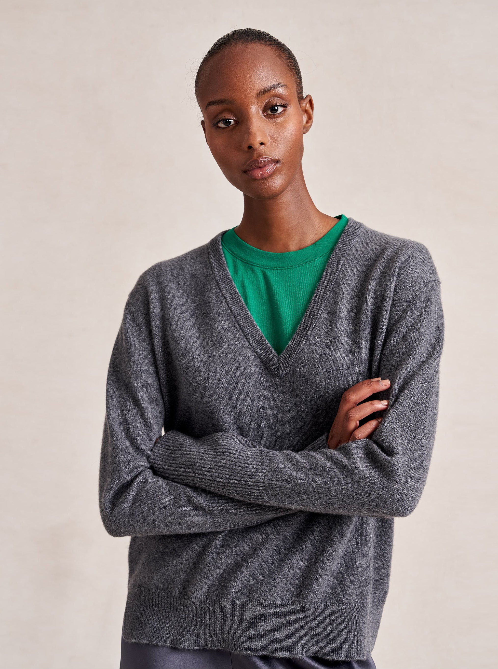 Solid Lean Lines V Neck Sweater | La Ligne