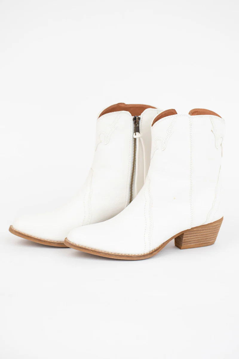 Beth Booties- White | Avara
