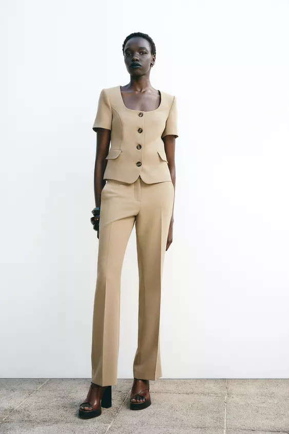 Short sleeve blazer with a round neckline and shoulder pads. Front flap pockets. Front button clo... | Zara US