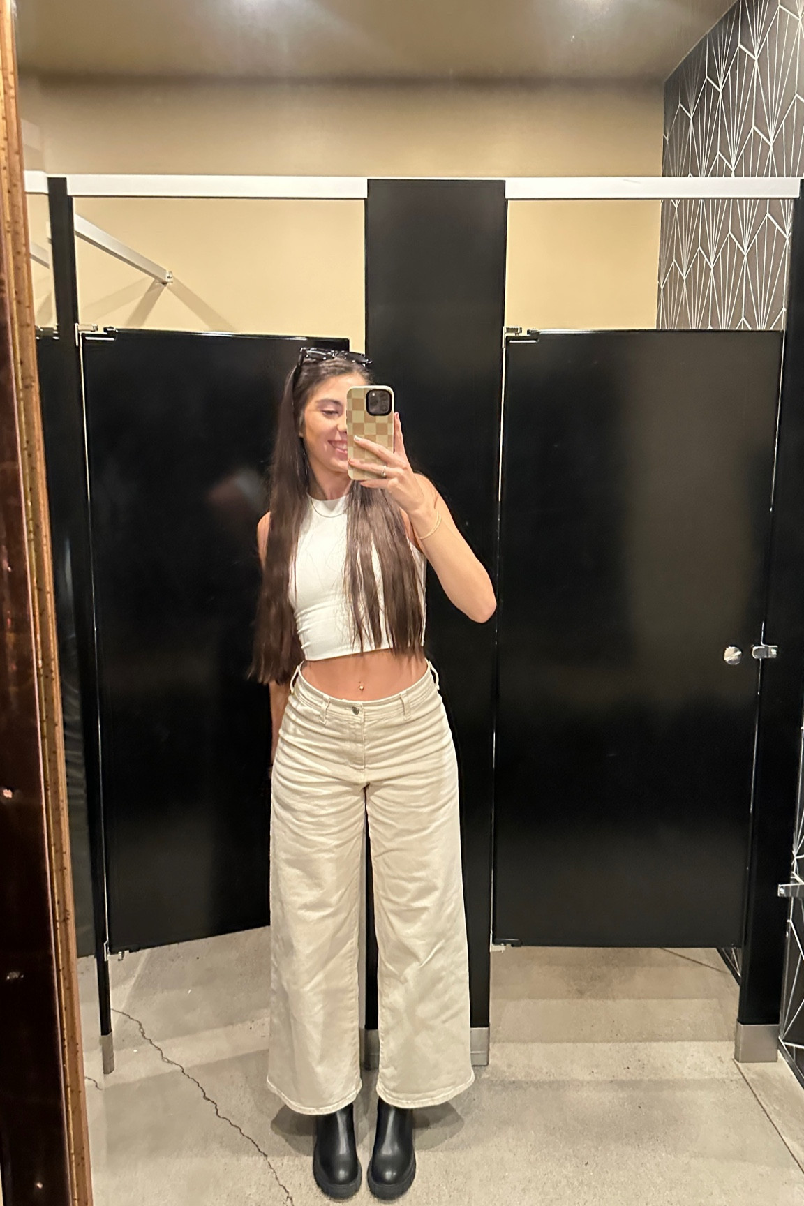 the perfect wide leg jeans are on sale for under $20!!! 🎯

wearing a size 4 & usually wear a long inseam! 

#LTKSaleAlert #LTKSeasonal #LTKFindsUnder50