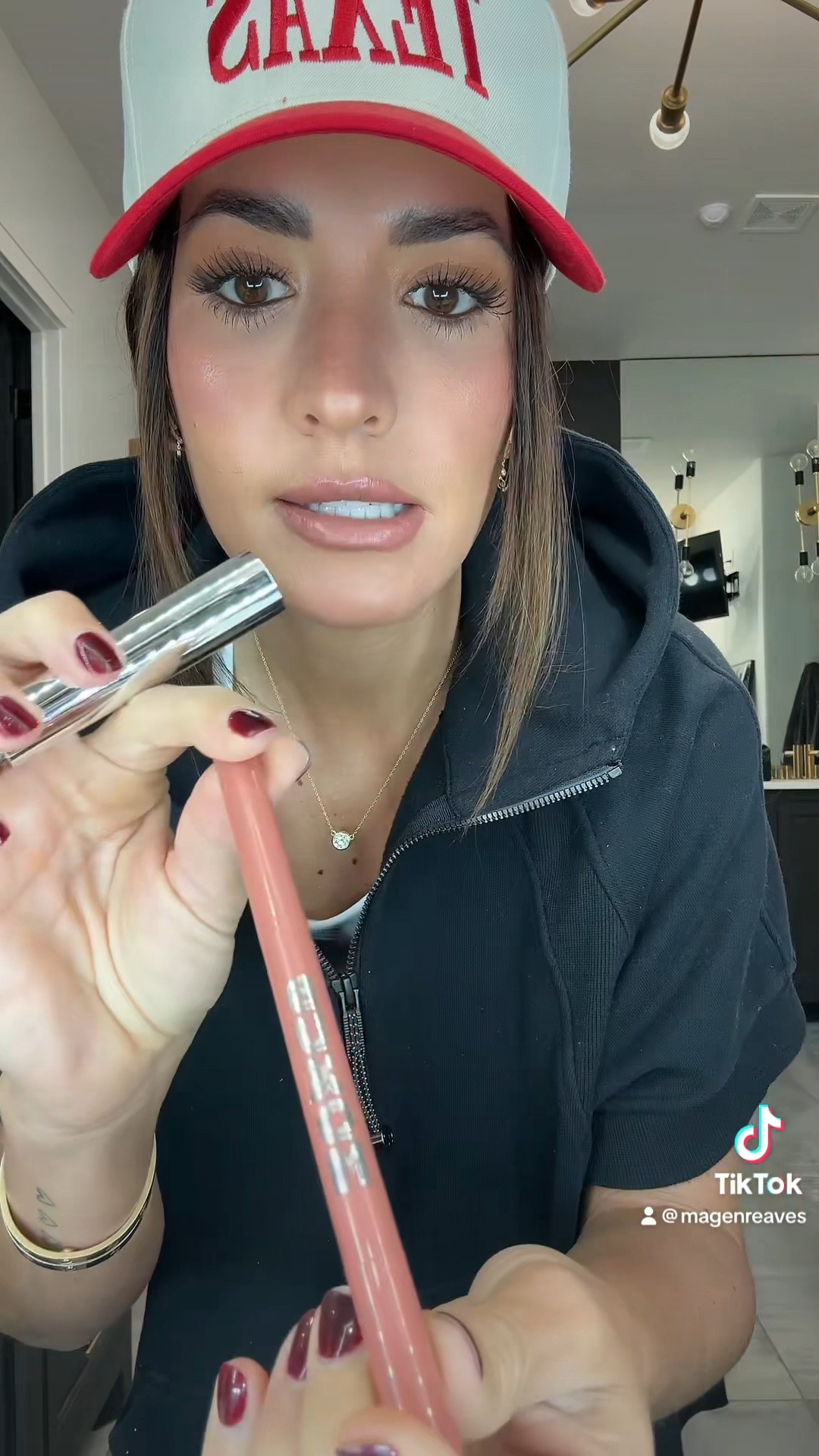 
Liner is hush hush henna
Gloss is dolly
Lipstick juicy peach