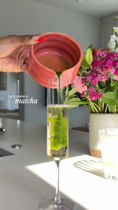 non-alcoholic matcha mimosa recipe! 🥂🤸🏾‍♀️✨


Fill your glass halfway with non-alcoholic champagne, or carbonated water. reallyloving this Good Twiin N/A sparkling wine. 12/10

Sift and whisk 1 tsp of @ippodotea ceremonial matcha 

Add 1/2 or 1oz of Monin lavender syrup to mixture 

Pour over champagne 

Toast, sip and enjoy 🤸🏾‍♀️🥂