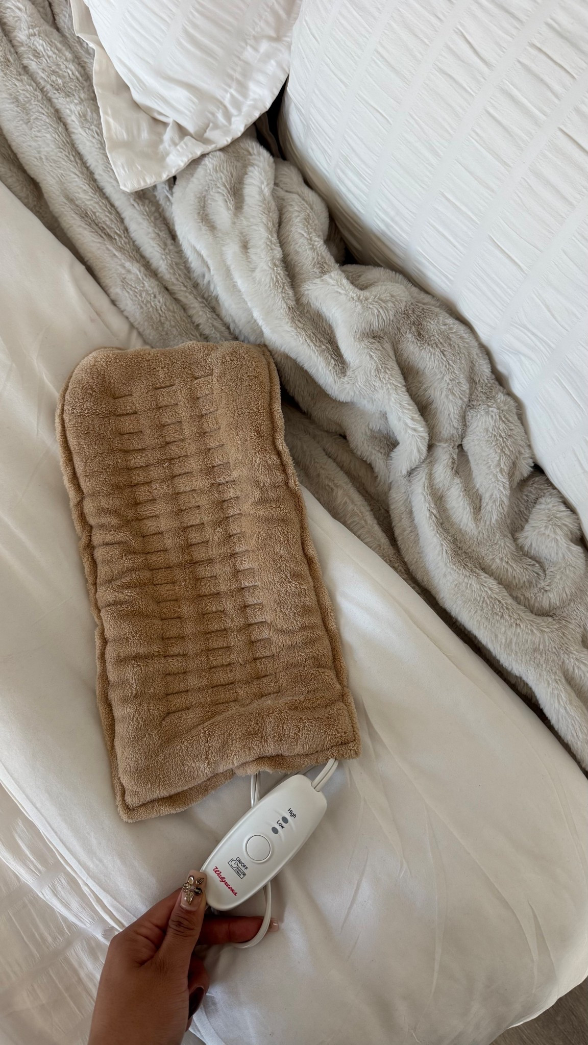 My bedding and fav heating pads 🤎✨🥲🛏️