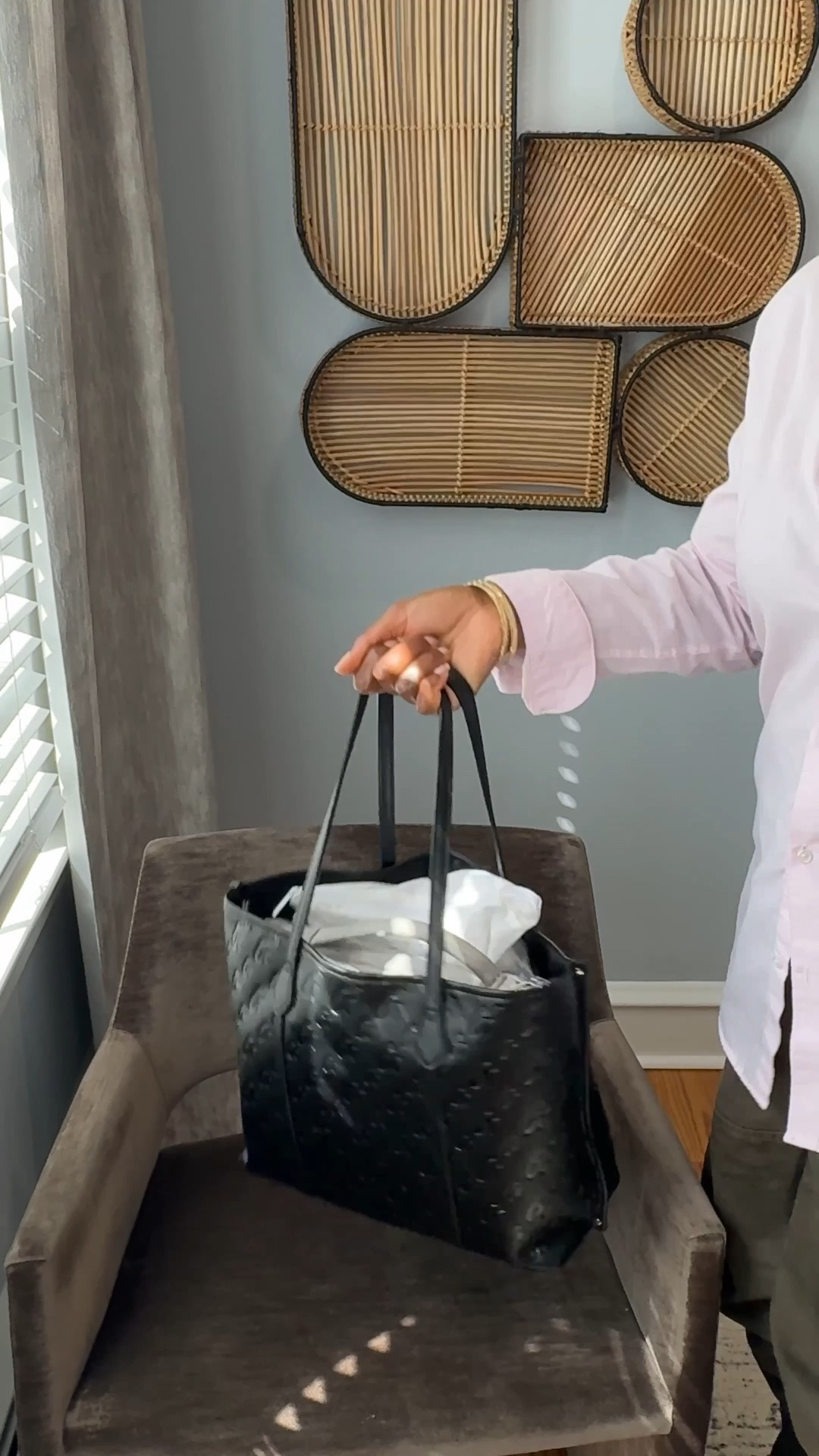 I was recently asked, “Does this bag fit a laptop??” Why, yes my @GlamAholic sleek tote most certainly fits a laptop. #glamaholic #glamaholiclifestyle #sleektote #tote

#LTKdayinmylife #LTKgrwm #LTKWorkwear