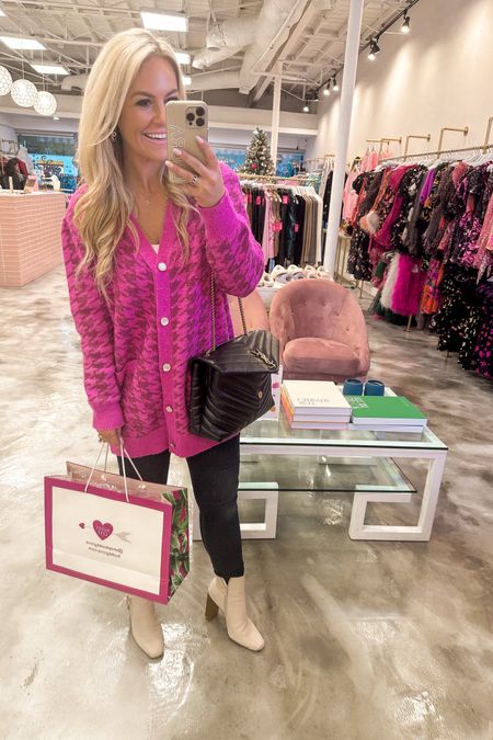 Absolutely love this oversized pink cardigan! Would make the perfect gift! 

#LTKHoliday #LTKGiftGuide