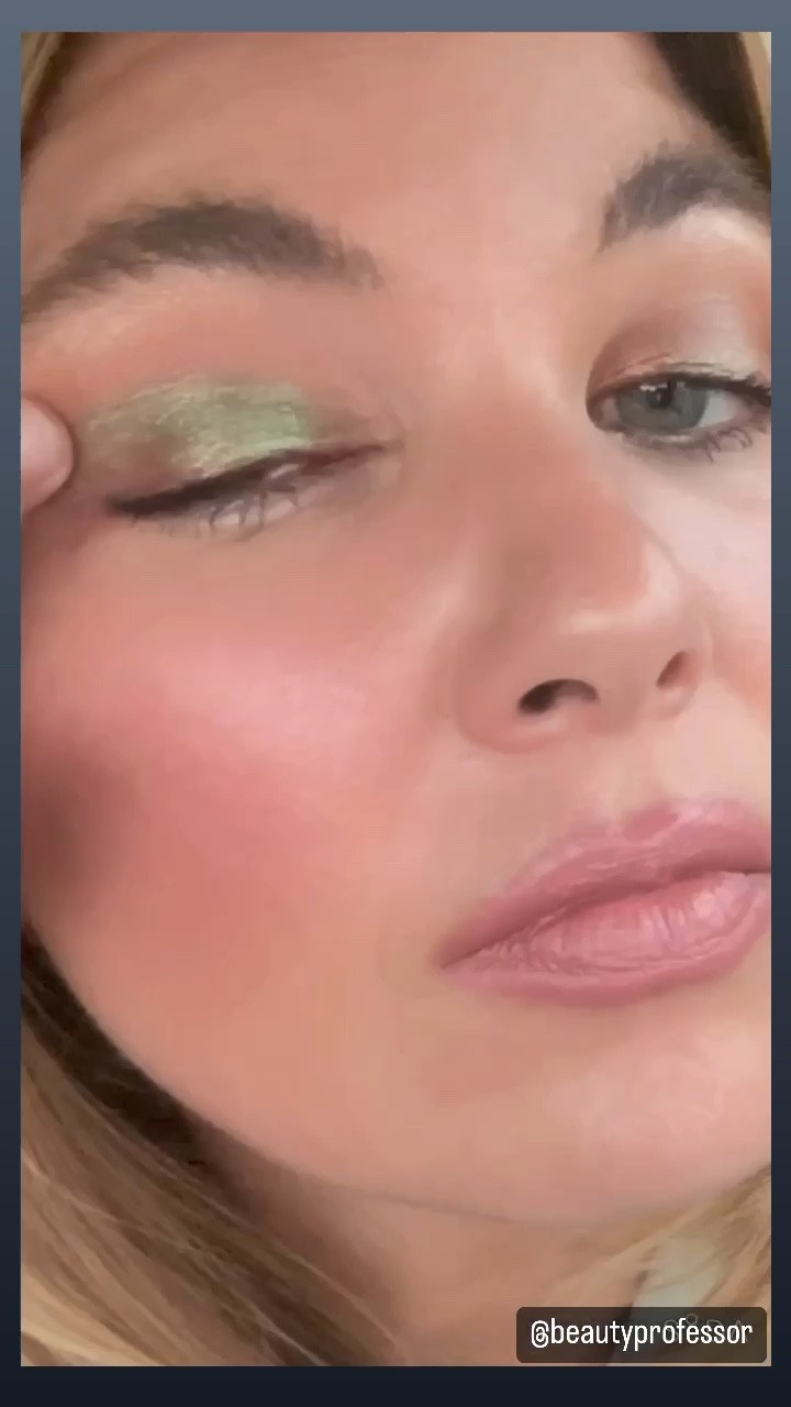 Green eyeshadow, Suqqu holiday 2022, 

This eyeshadow quad is modern and wearable and the green shade is as gorgeous as they come 🐢 💎 

#LTKbeauty #LTKHoliday #LTKGiftGuide