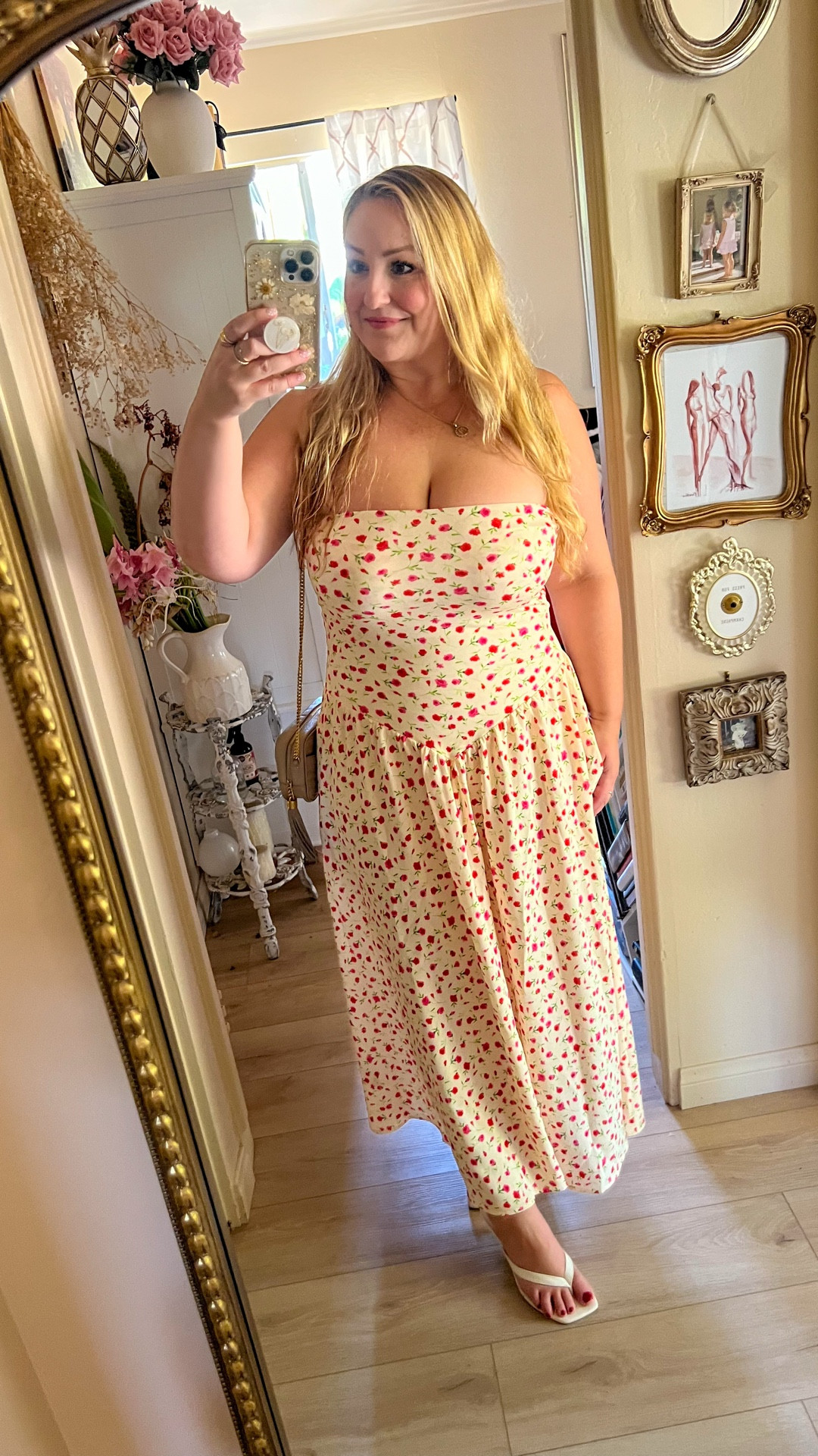 Prettiest flattering dress with pockets! 
So feminine and flattering especially if you have curves!
Wearing size L 