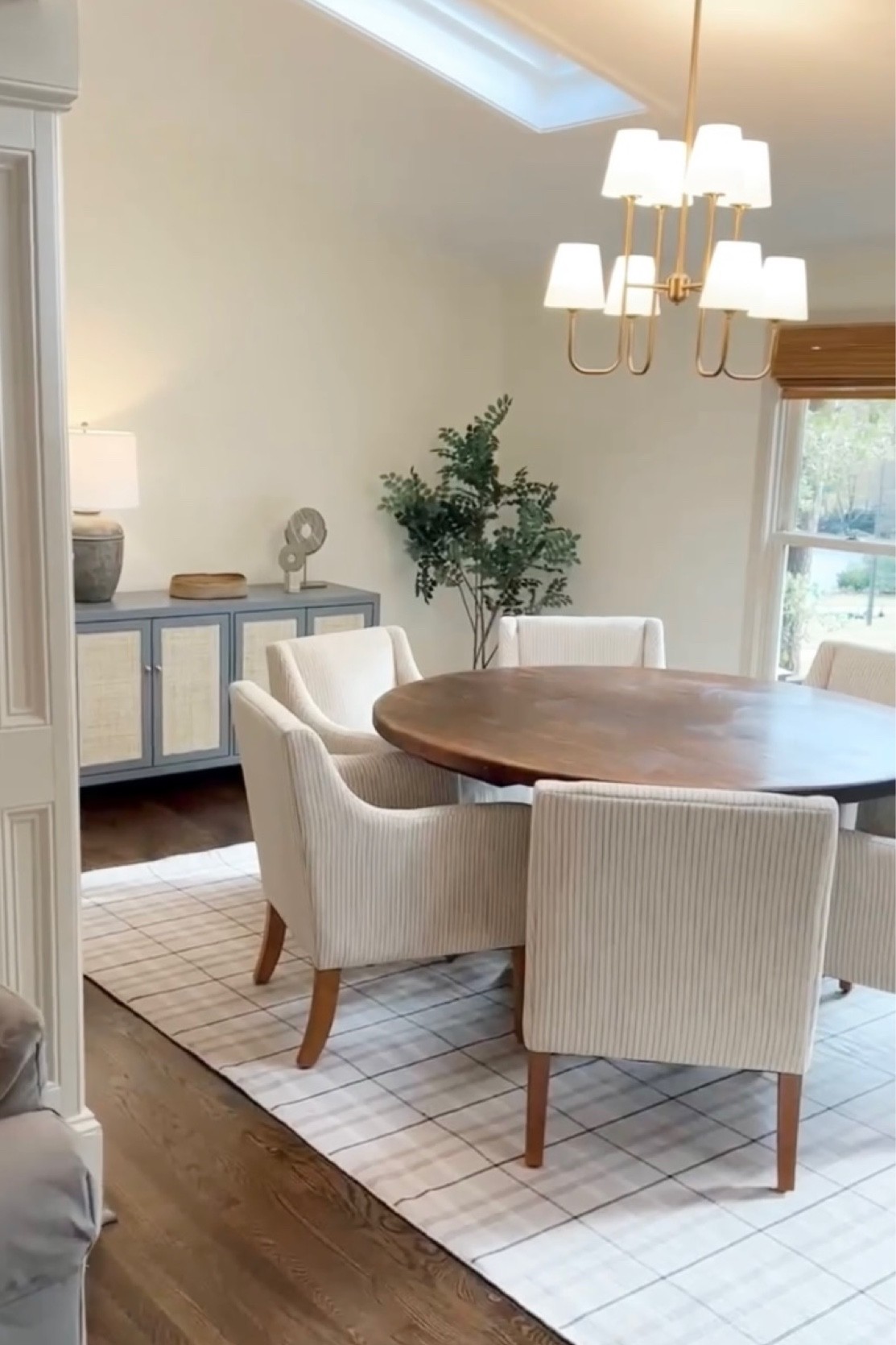 Client progress pics always make my day! Love seeing the transformation in this space already ✨
#diningroom #diningroomfurniture #readingnook #wayfair #targetfinds #targetstyle #mcgeeandco #thresholdbystudiomcgee #diningroomfurniture #lighting #arearug #homedecor #diningchairs #sideboard #cabinet 

#LTKhome