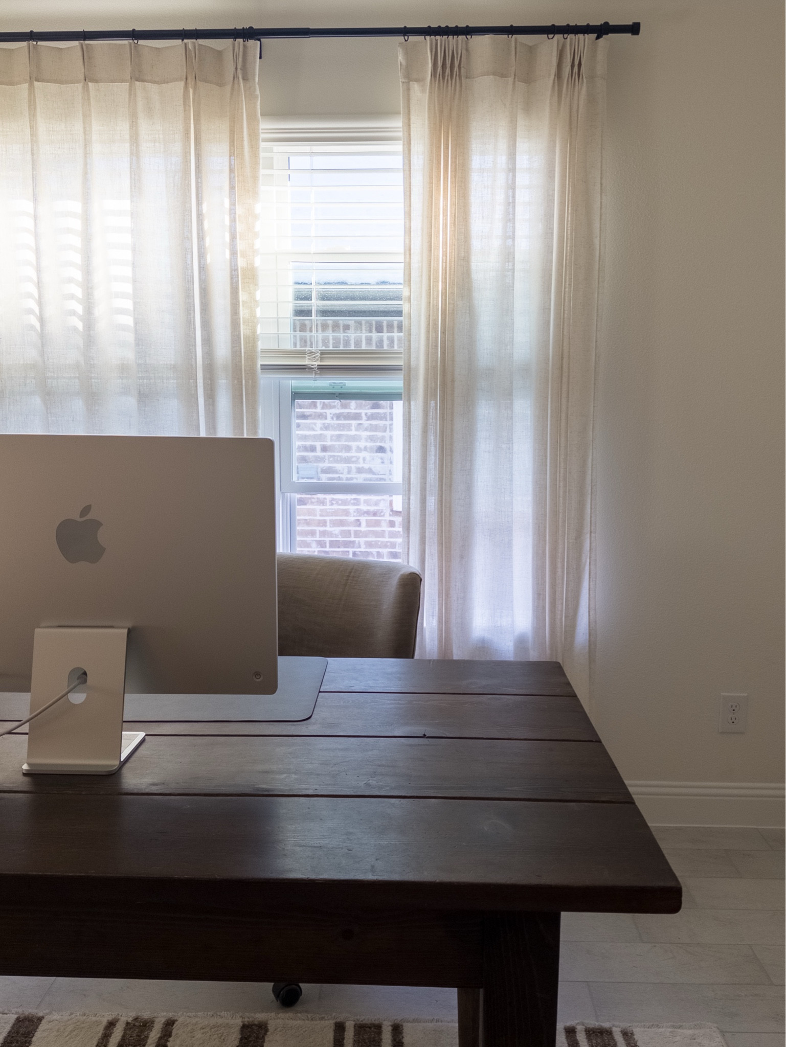 Monday views

Office design, office inspo, neutral office, cozy office, clean office, home inspo, home design inspo 

#LTKStyleTip #LTKHome