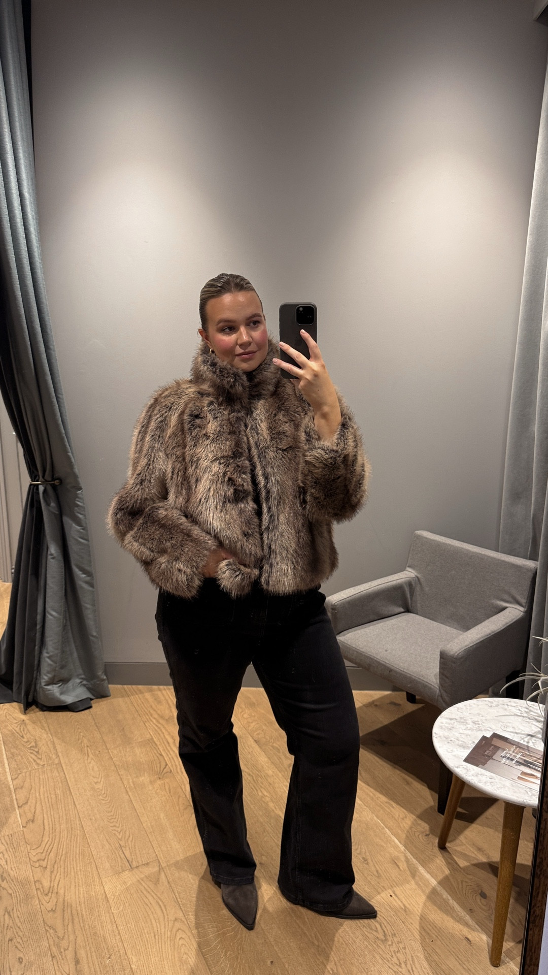 ad @mintvelvet

My black flare jeans [18 Reg]

My brown boots [UK 8]

My brown bag [OS]

My borg reversible coat [XL]

Blush makeup bags

Tan boots

Silver sequin top

Black sequin bow top

Indigo flare jeans

Leopard print boots

Tan weave bag

Feather cuff knit

Faux fur coat

Red tank knit

Black padded pattern jacket

#LTKwinter #LTKuk #LTKeurope