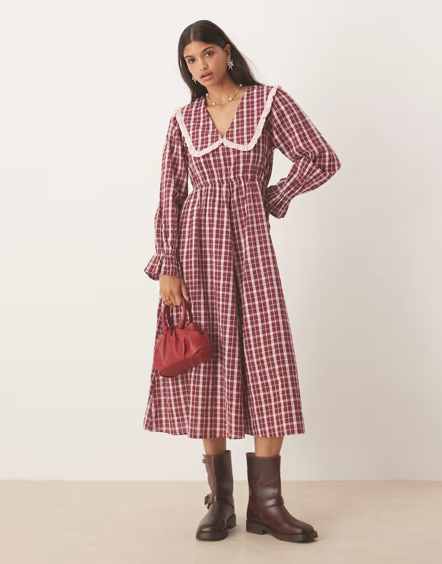 Neon Rose – Midaxikleid in Burgunderrot und Rosa mit strukturiertem Karomuster und Kragendetail | ASOS (Global)