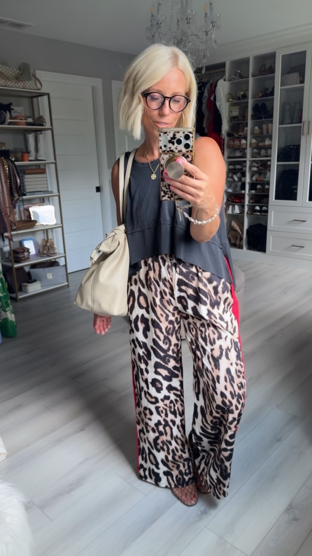 Tank and pants medium

#LTKSaleAlert #LTKootd #LTKmomlife