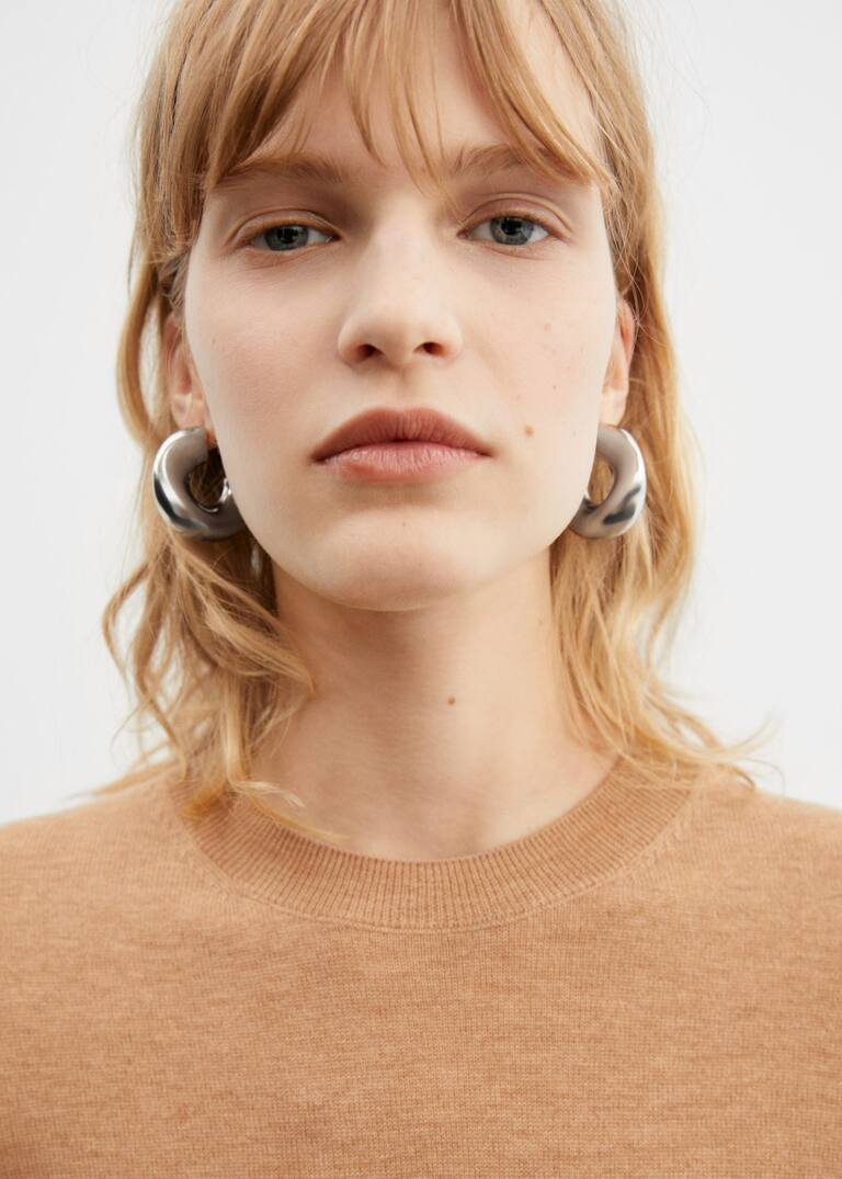 Metallic hoop earrings | MANGO (US)