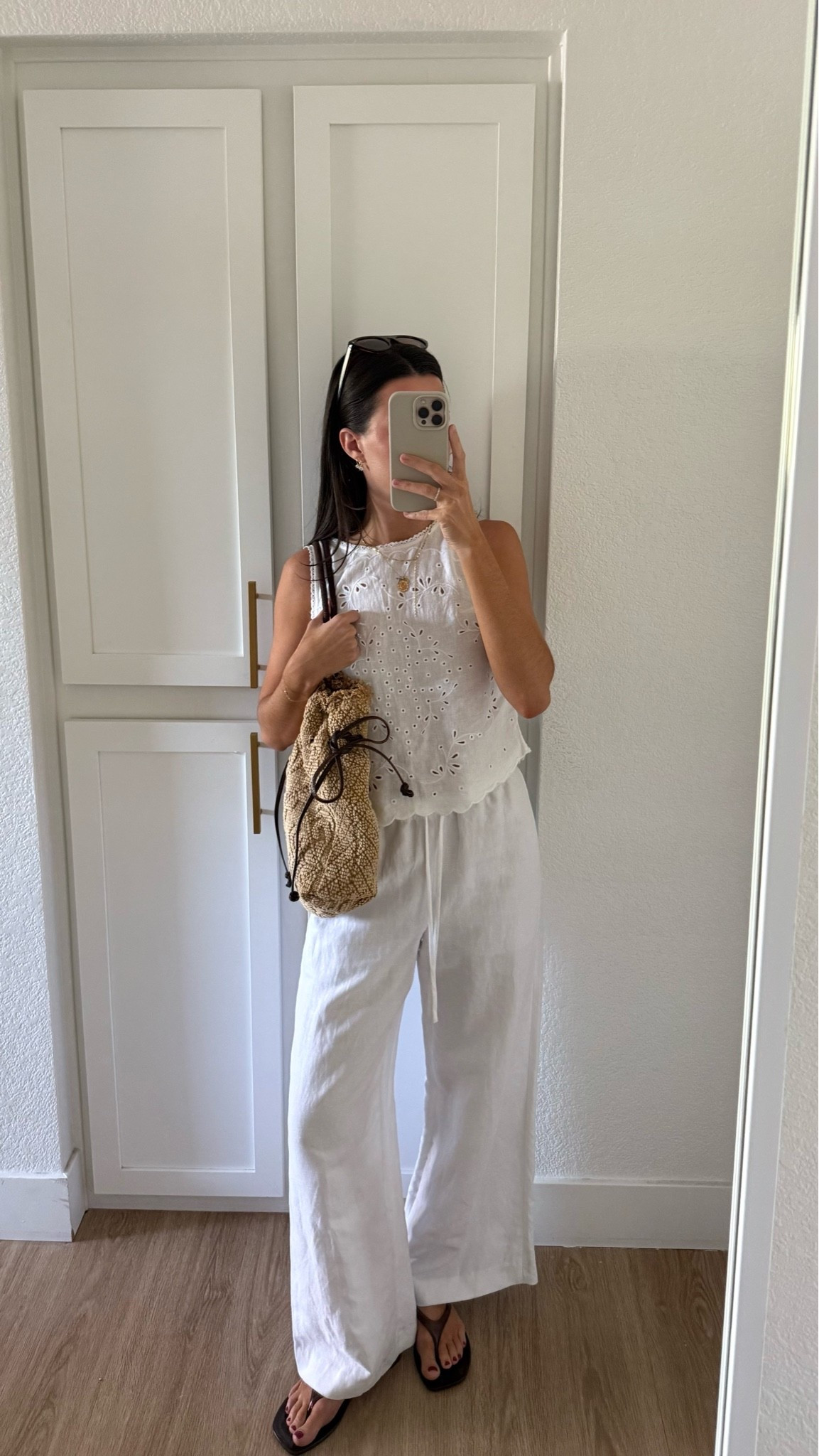 I am 5’7” wearing a size XS in the white top and small/2 in the linen pants! Abercrombie code AFSUMMER works this weekend!