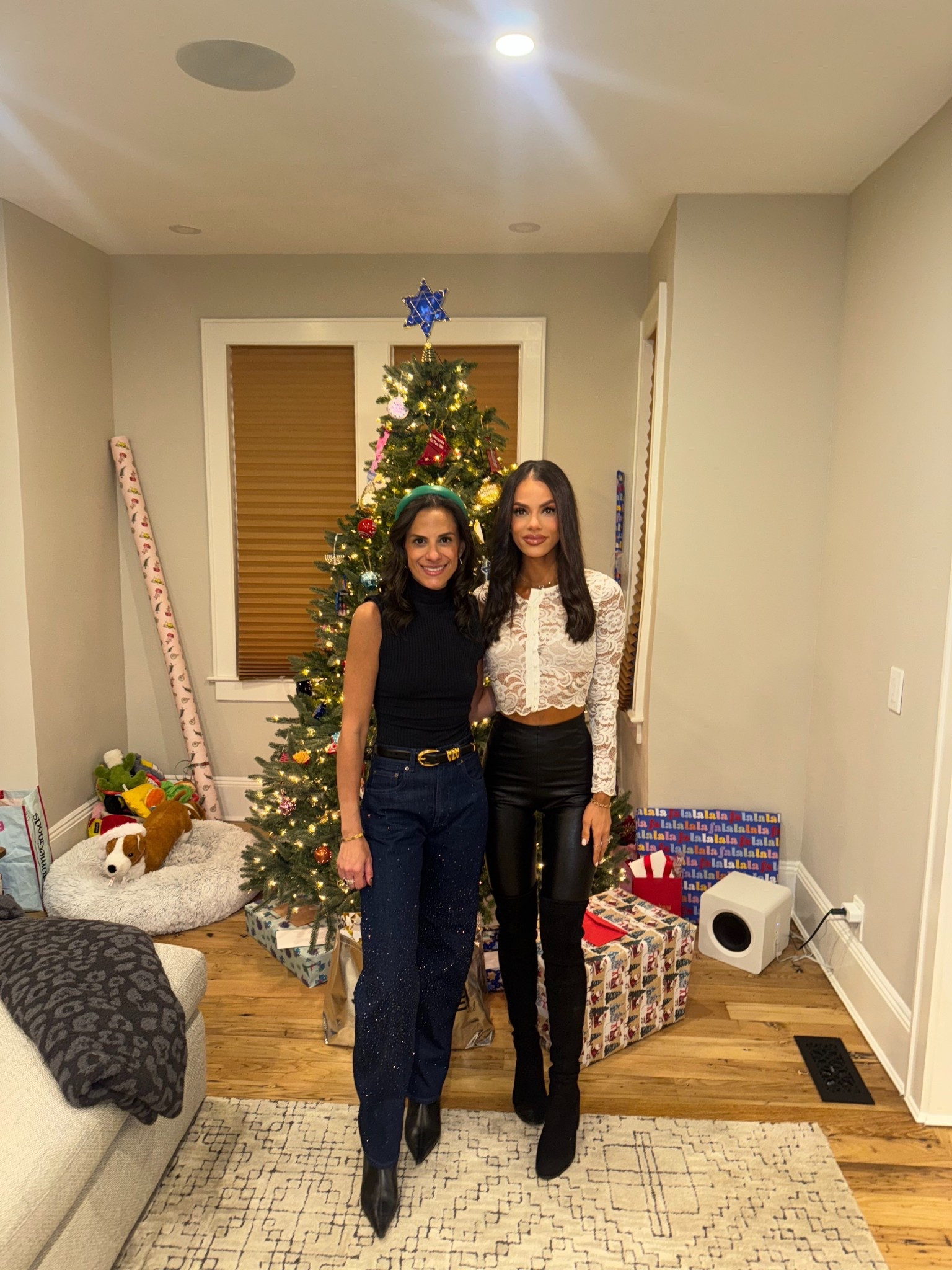 Christmas Eve OOTD. Obsessed with these balloon jeans from Madewell!

#LTKHoliday #LTKootd #LTKSaleAlert