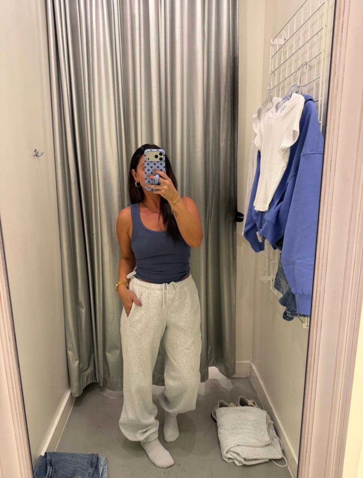 Nothing beats a pair of gray joggers going into fall ☁️