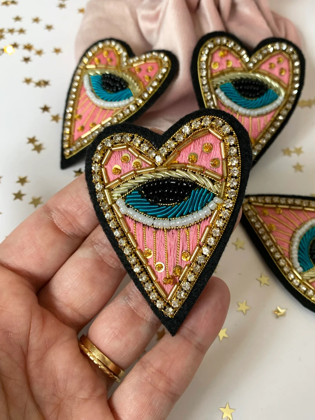 Bestickte Herzbrosche: Bullion Wire Patch mit Perlen und Kristallen - Etsy.de | Etsy (US)