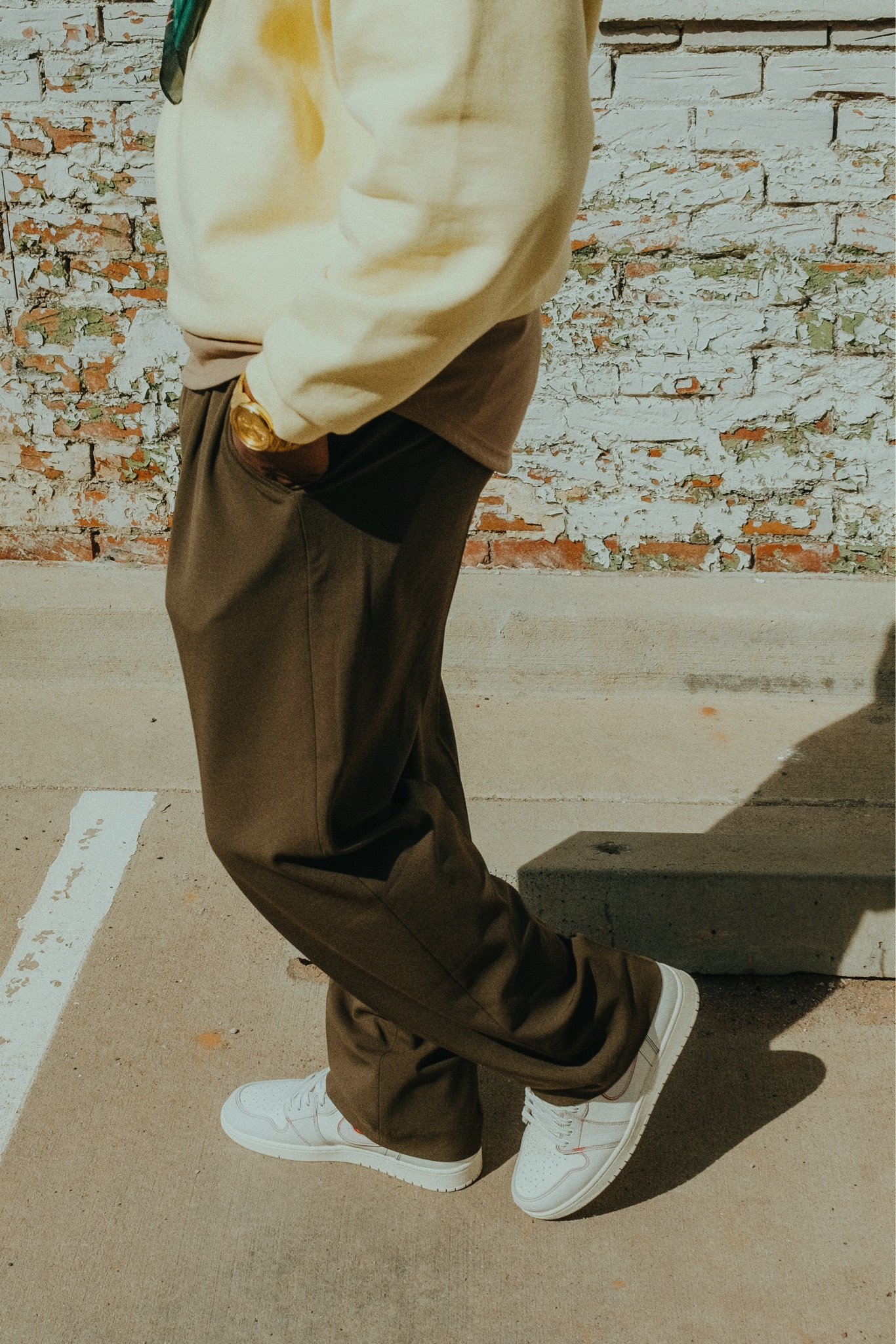For those cooler spring days 

Crew Neck: Fear of God Essentials
Pants: Uniqlo

#mensfashion #casualstreetwear 

#LTKmens #LTKstyletip