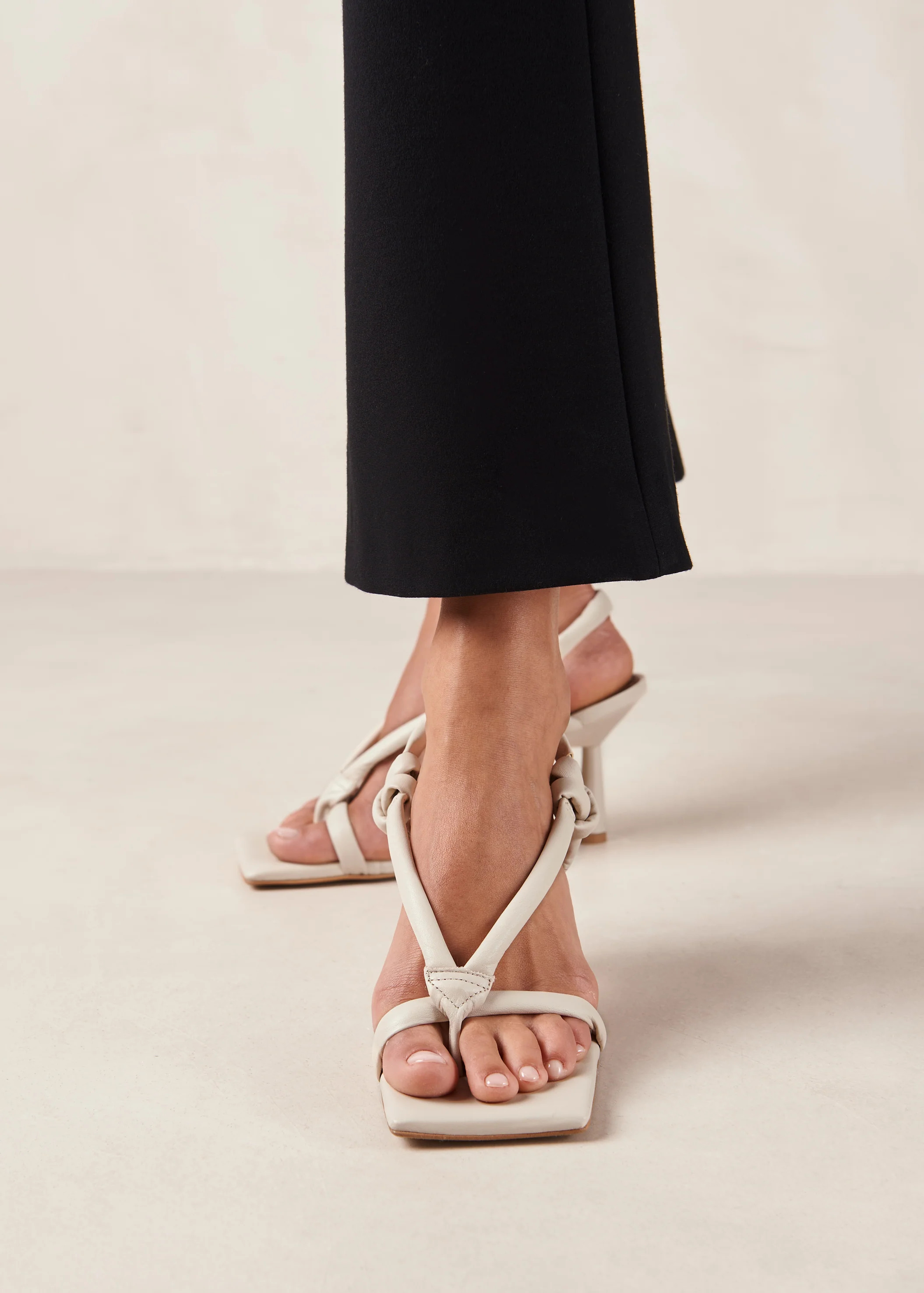 Sheila - White Leather Sandals | ALOHAS | Alohas FR