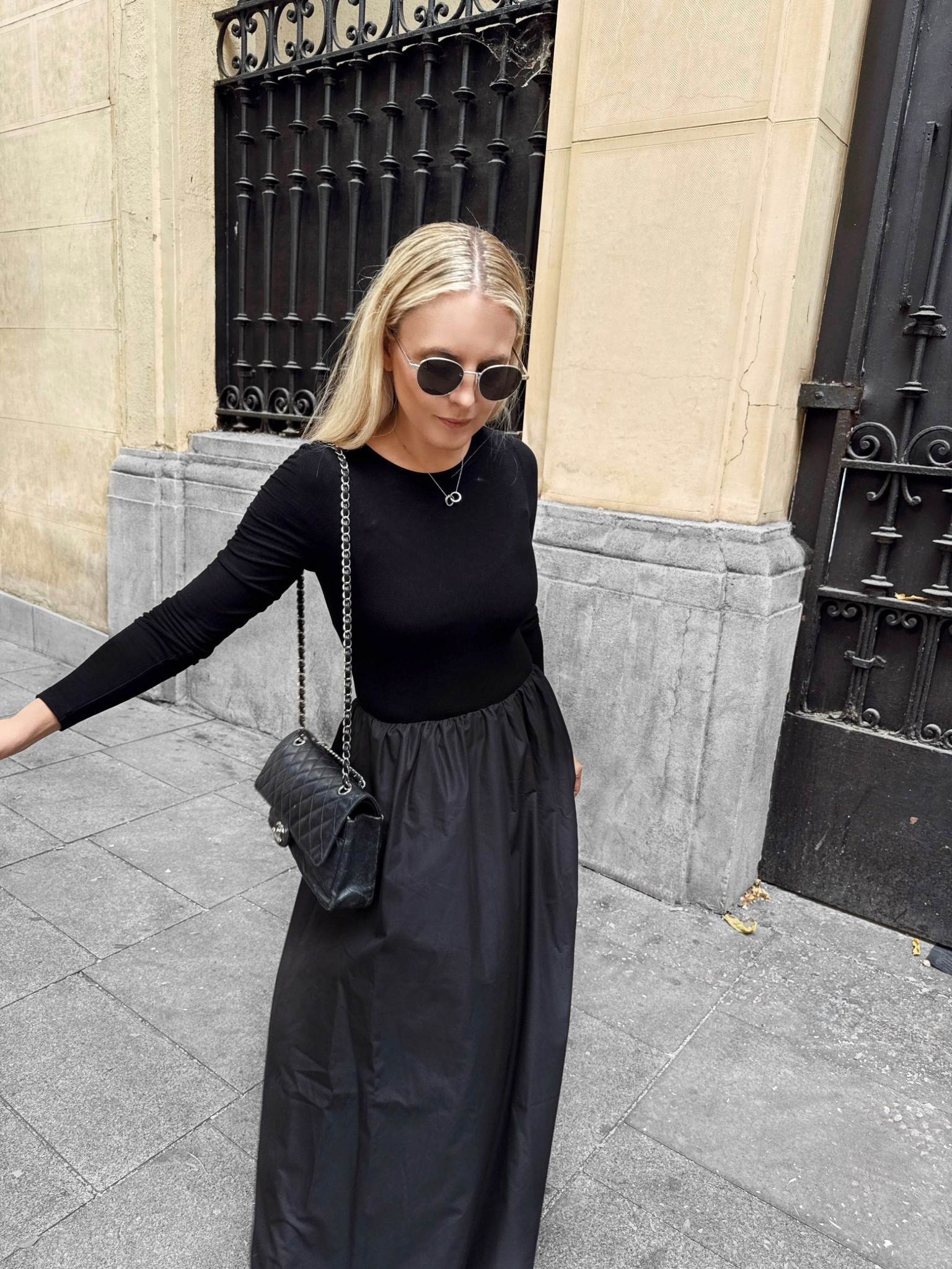 No hay prenda como un buen vestido negro

——————————————————————

There is no garment like a good black dress
.
.
.
.


#LTKespana #LTKeurope