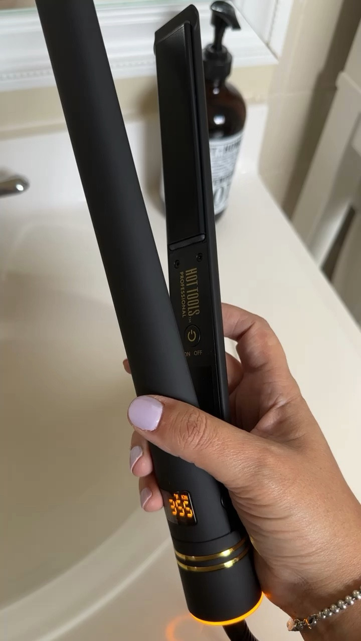 Hot Tools Pro Artist Black Gold Evolve Ionic Salon Hair Flat Iron 

#LTKbeauty #LTKunder100