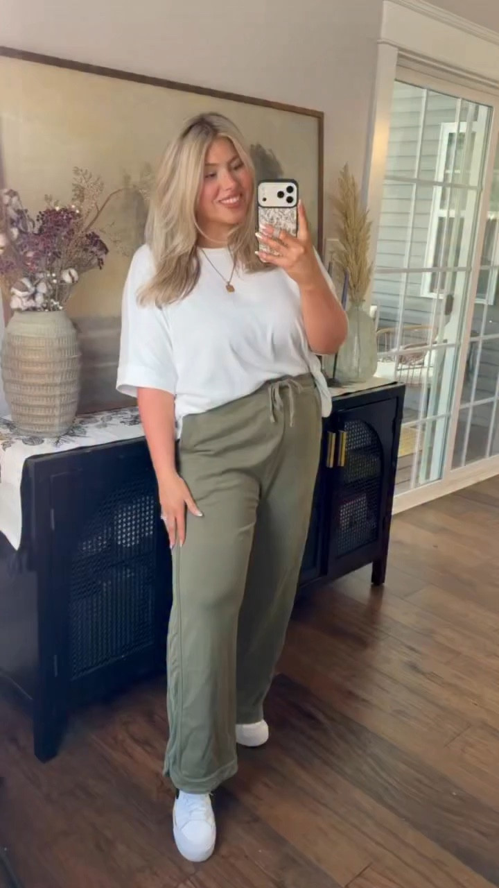 Outfit inspo but make it comfy + cute 🤍✨
This is one of those easy throw-on looks that still makes you feel put together 🙌🏼 Perfect for busy days, errands, or just feeling good in what you’re wearing 🫶🏼

#LTKootd #LTKMidsize #LTKmomlife