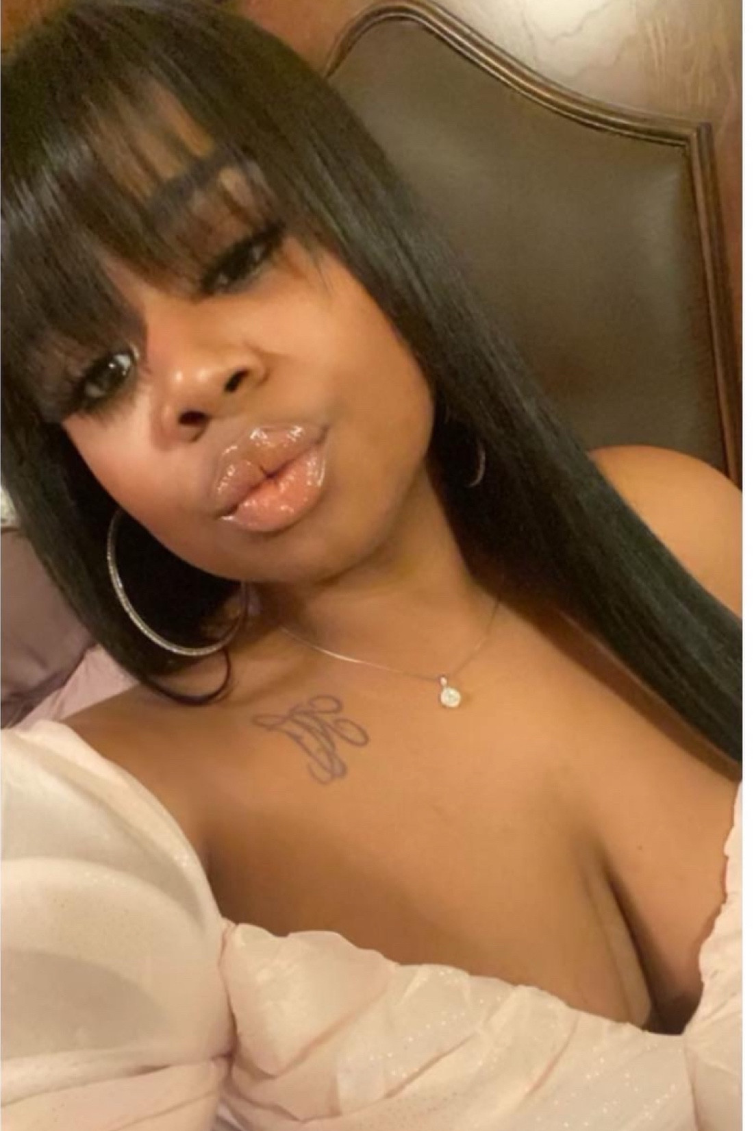 Lips  & Bangs 🥰

#LTKbeauty #LTKstyletip #LTKU