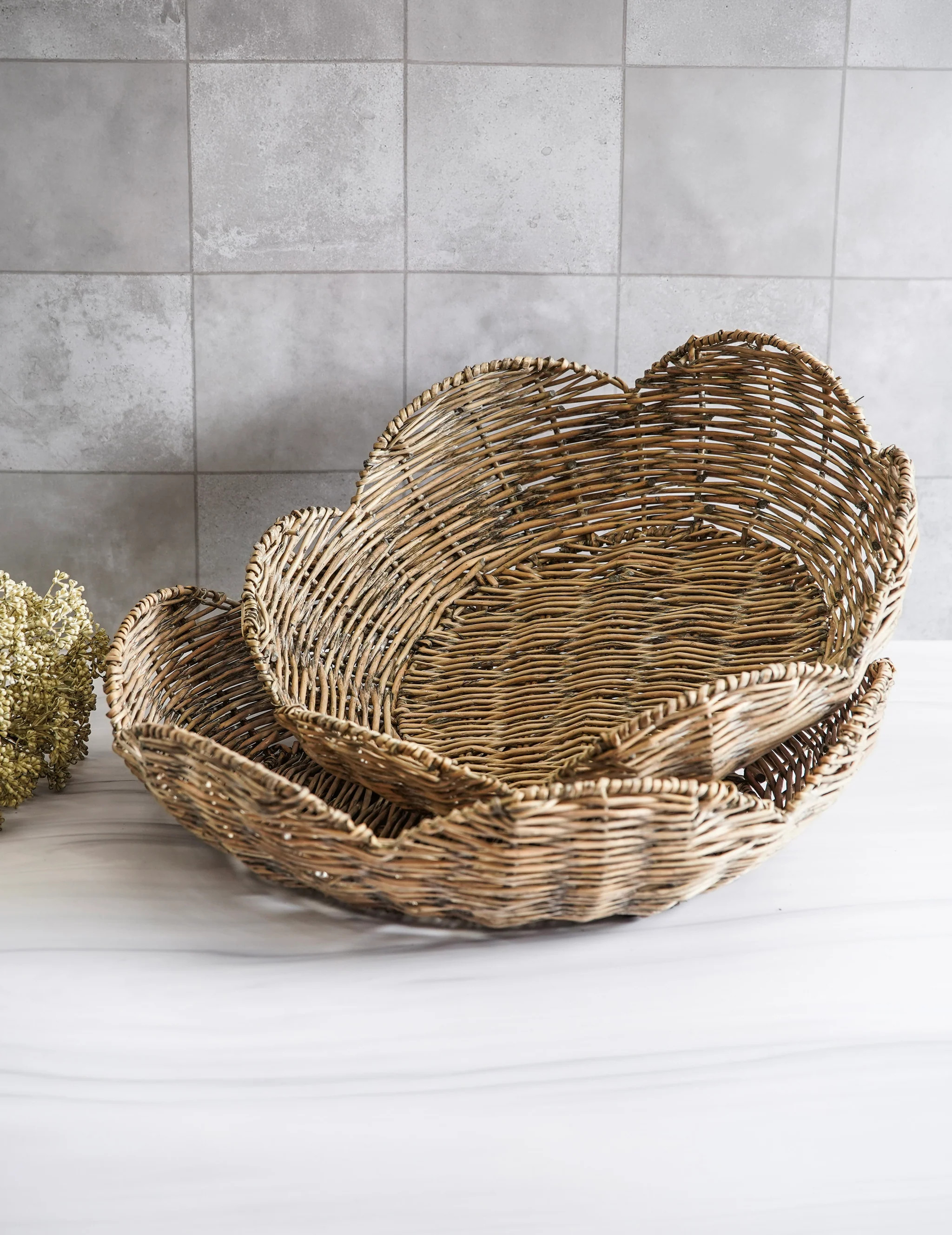 Gray Wash Scallop Tray | MJHome