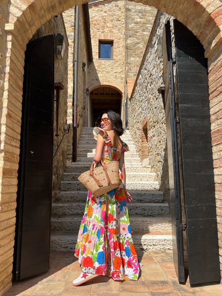 A sundress + the Italian weather = heavennnnnnn!! 


Fall dresses | europe outfit | summer dress | maxi dress outfit | sneakers outfit | tote bag | golden goose | 

#LTKstyletip #LTKshoecrush
