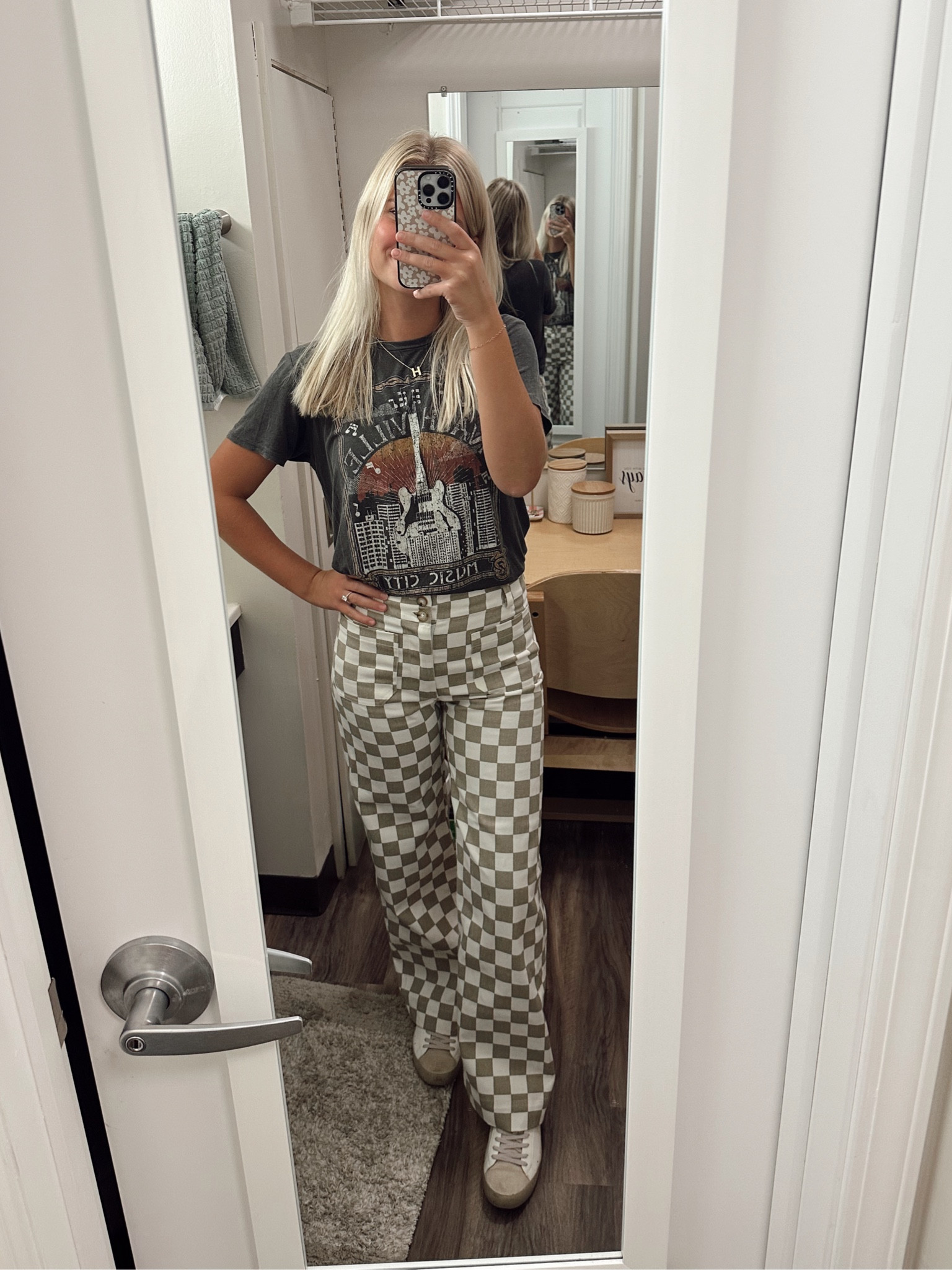These checkered pants 🤍🤎

#LTKBeauty #LTKSeasonal #LTKStyleTip