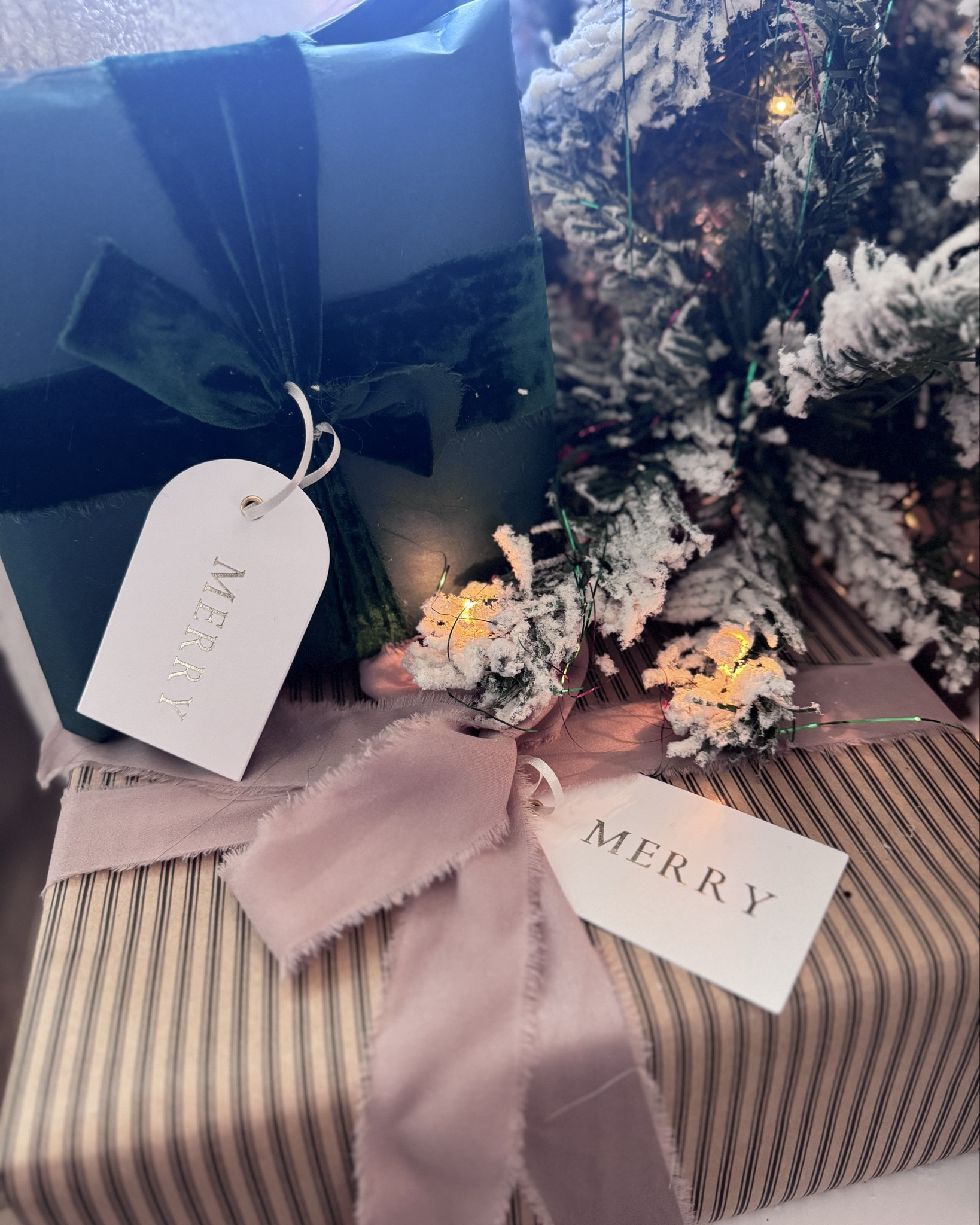 Need the perfect chic wrapping paper? Look no further? I have the perfect ribbon to match! 

Hate wrapping? Grab these beautiful white ribbon boxes. Makes wrapping clothes a breeze! 


#LTKSeasonal #LTKHoliday #LTKGiftGuide