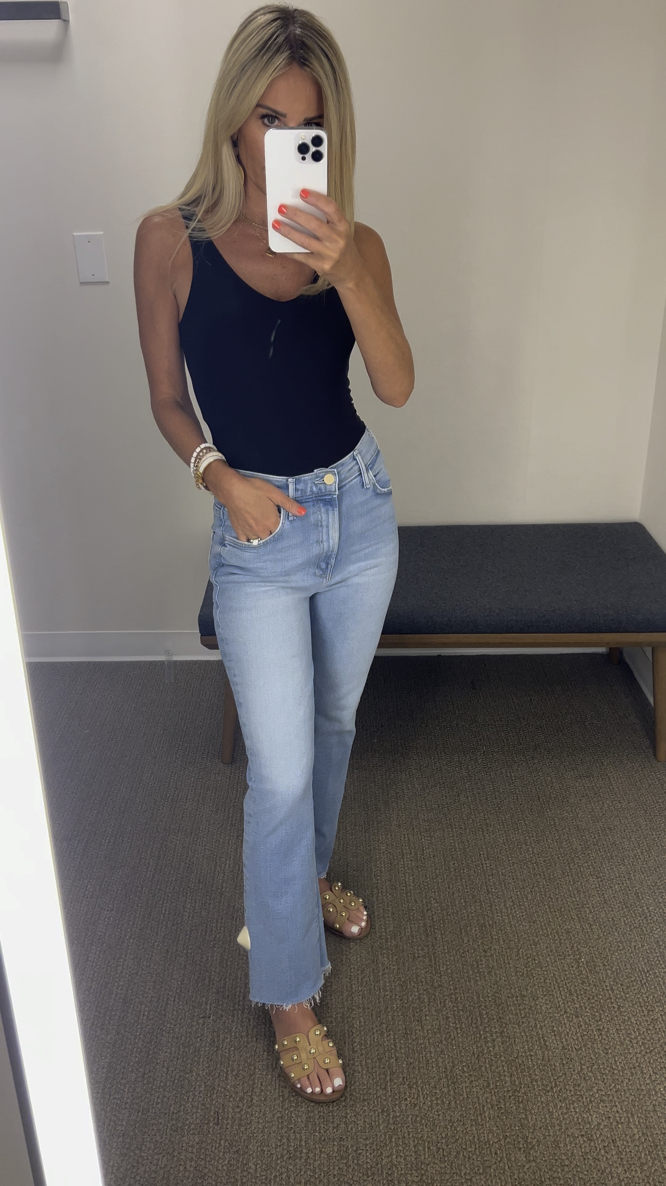 My new favorite jeans!!!!!🤩

#Nsale #Nordstrom #Mother

#LTKSaleAlert #LTKxNSale #LTKSeasonal