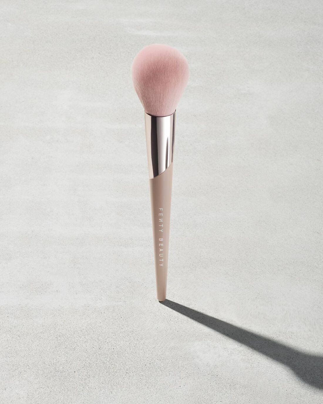 POWDER PUFF SETTING BRUSH 170 | Fenty Beauty