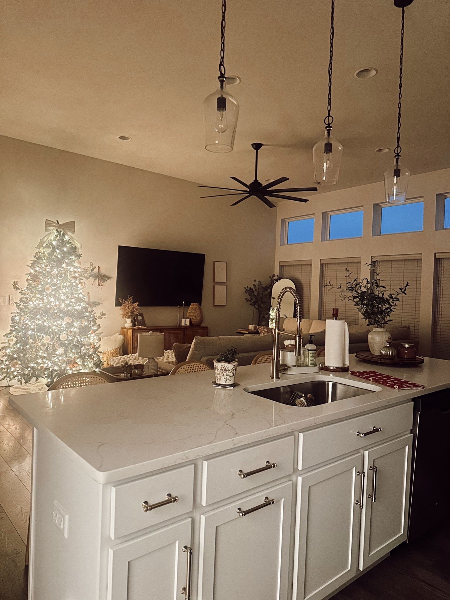 took some Christmas decorations down yesterday - ✨ planning on taking the rest down this weekend and doing a deep clean 🧼🫧🧺🧹

#LTKSeasonal #LTKHome