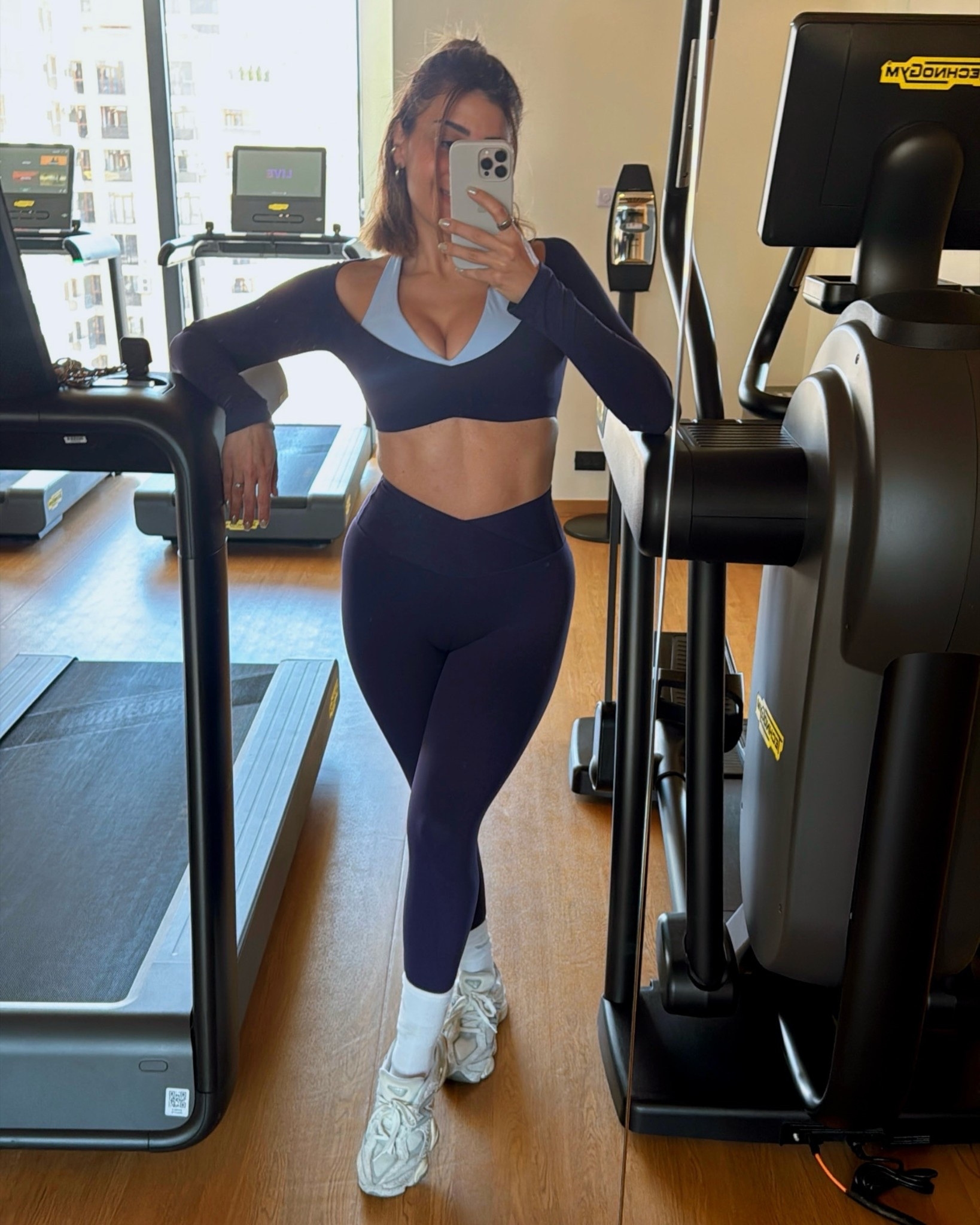 Smiling because I’m becoming the version of myself I prayed for 🤍🤸🏾

Workout set: @wiskiiactive