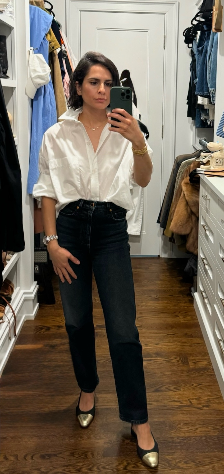Effortless but put-together. When in doubt, combine a crisp button-up & flattering jeans. Flats keep the look cool but casual. 

#LTKStyleTip #LTKBeauty