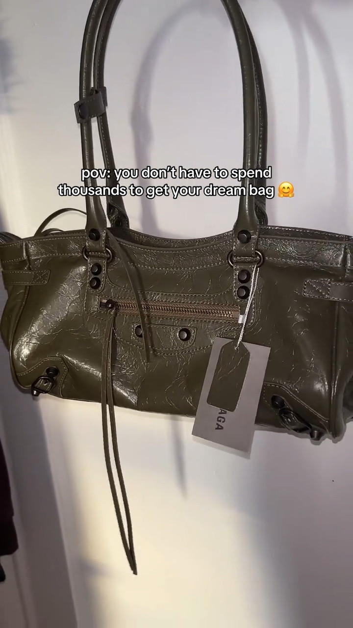 Link➡️ https://sale.dhgate.com/OpLRcY87 • Soft, roomy and perfect for everyday essentials. Effortless cool without trying too hard.
#ltkbags #ltkstreetstyle #ltkfinds #ltkeveryday #ltkluxuryvibes

#LTKootd #LTKSaleAlert #LTKgrwm