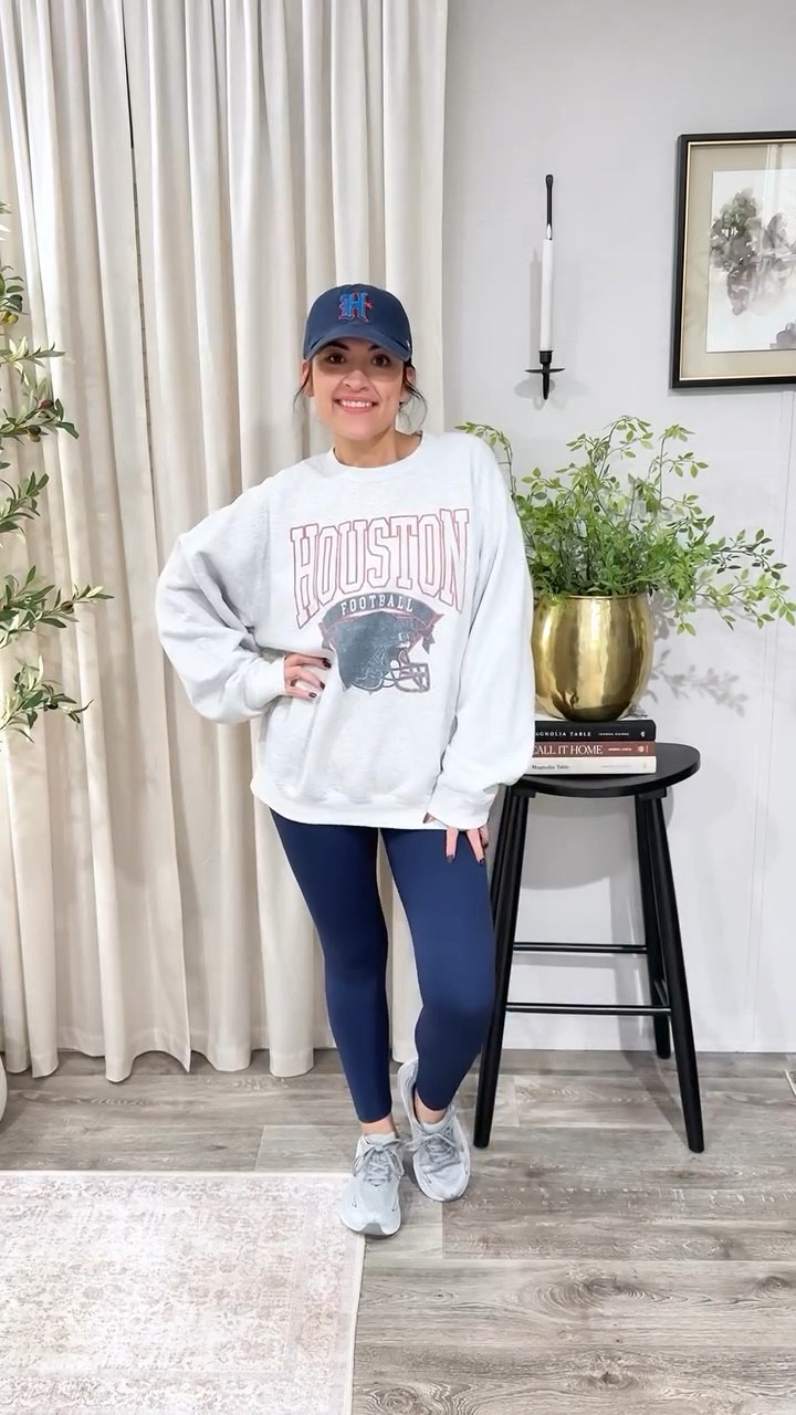 If comfy were a game day fit this would be it! 🏈✨❤️

#houstontexans #texansfootball #houstontexansfootball #footballoutfit #OOTD
@houstontexans

#LTKActive #LTKStyleTip #LTKMidsize