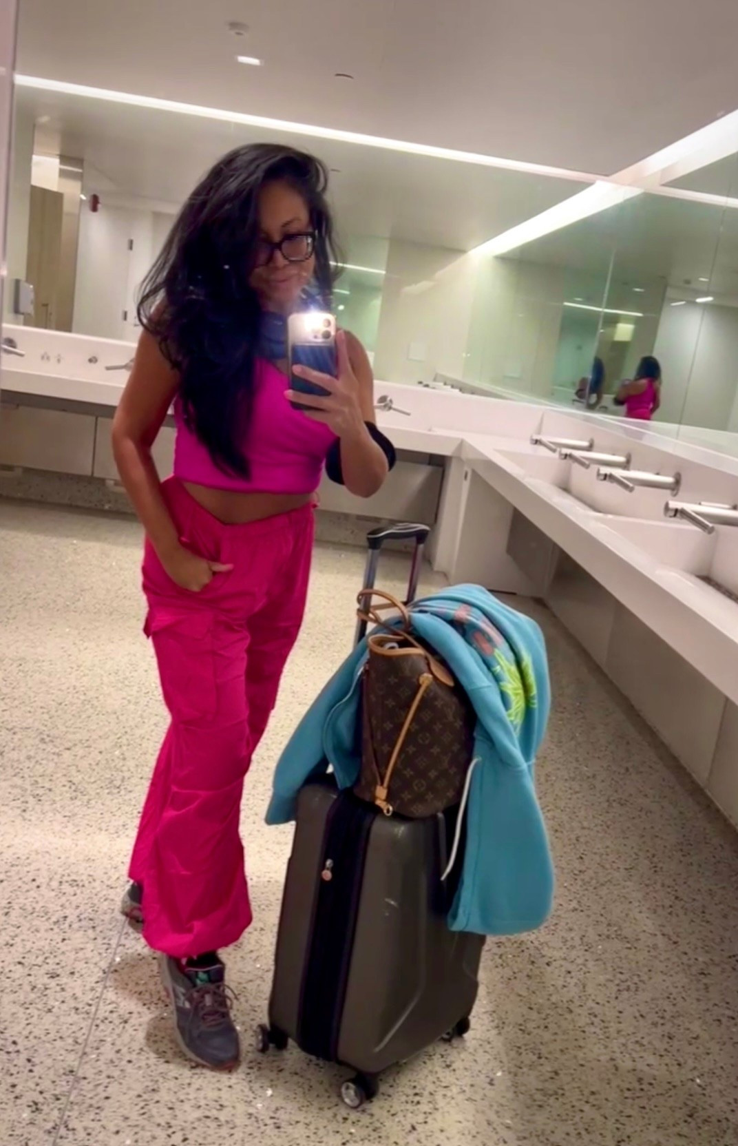 I’m 5’3, 135#, 32G and wearing the top in Large (runs small) and the bottoms in Medium for a baggy look. 

#LTKTravel #LTKU #LTKStyleTip