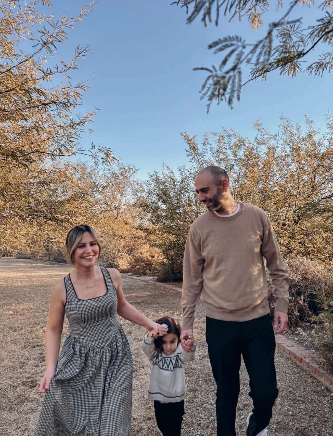fall & Christmas family photo outfit ideas! 

#fallphotos #familyphotos #christmasphotos #familyoutfits #momstyle #plaiddress #rumureddress #dresses #holidaydress #mensoutfits #toddlerstyle #hmkids #oldnavy #mensstyle #familyoutfitideas

#LTKSeasonal #LTKdayinmylife #LTKSaleAlert