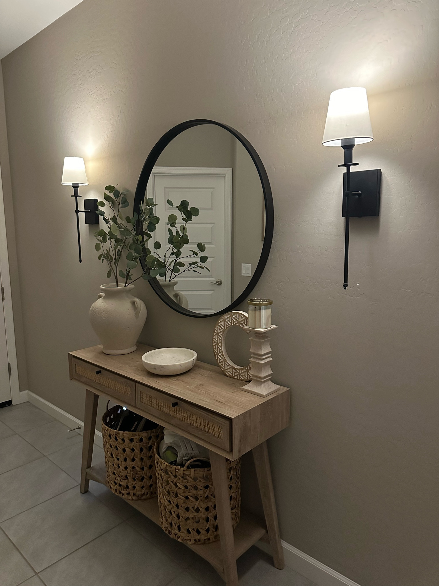 Entry way styling! 🌿

#LTKHome #LTKStyleTip