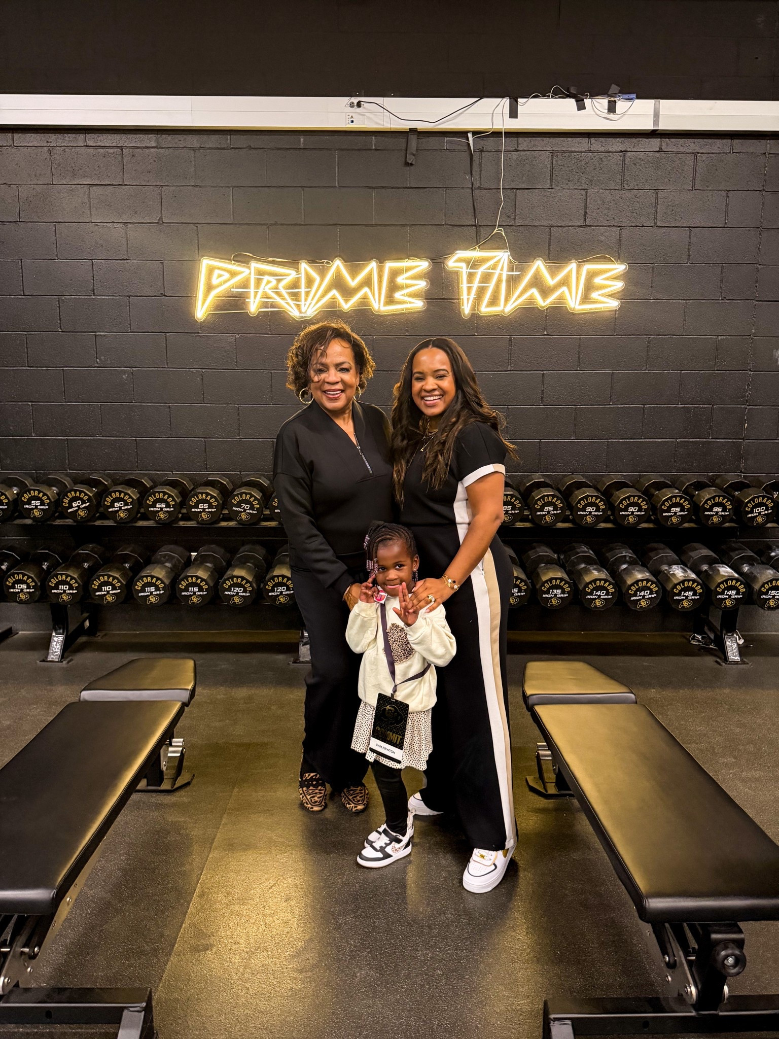 Just the girls! 💛🖤

#LTKootd #LTKMidsize