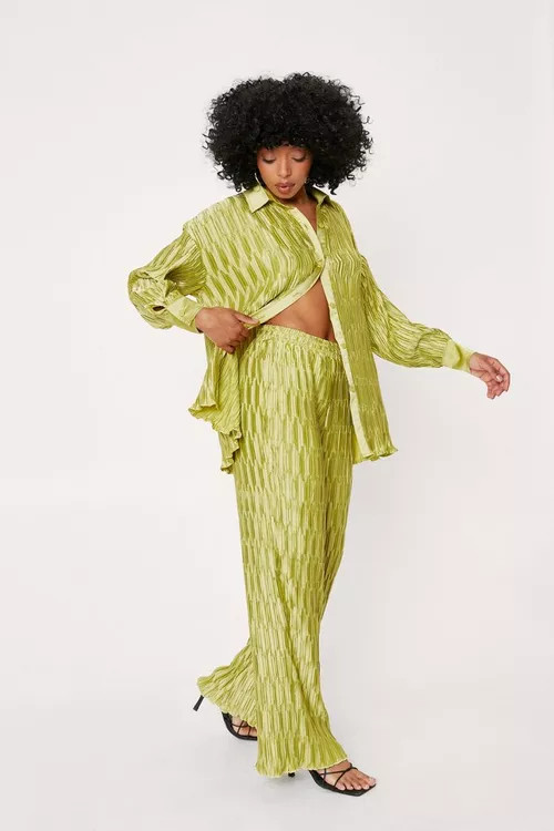 Petite Geo Plisse High Waisted Wide Leg Pants | Nasty Gal (US)