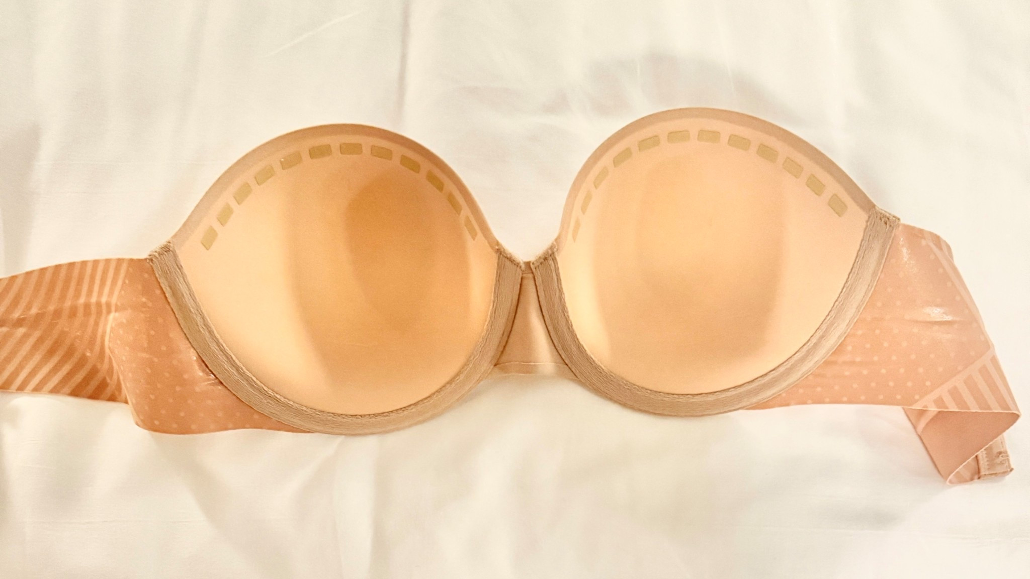 The best ever strapless bra. Great structure and support, not bulky, and anti slip edges so it doesn’t budge! 

Runs true to size! 

#LTKFindsUnder100 #LTKStyleTip #LTKCon