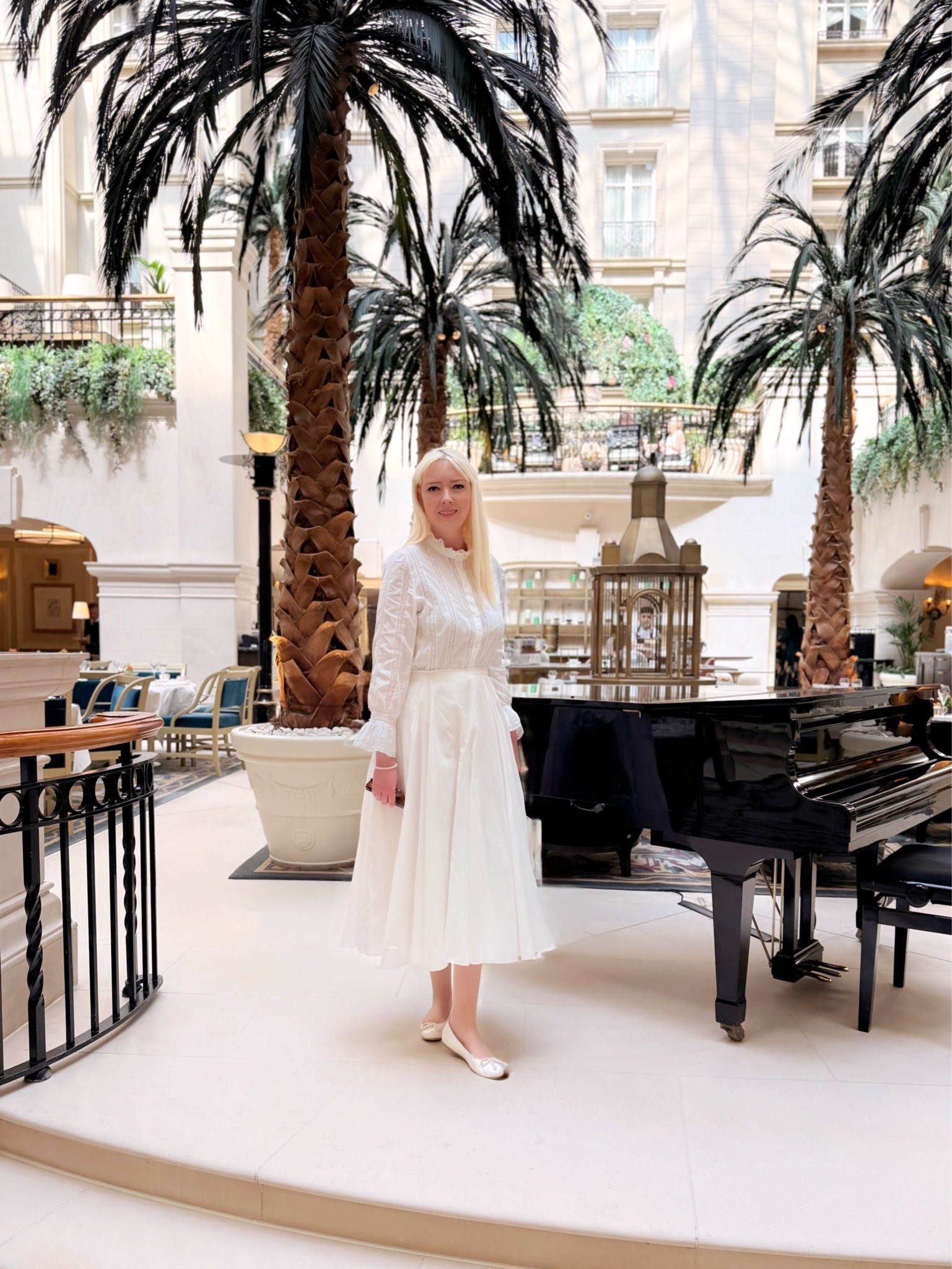 White Wednesday 🤍🌿🤍 although this looks like a dress, it is in fact a pretty blouse and midi skirt, proving that separates are the best travelling companions! 

White Cotton Blouse - Sezane Paris

White Cotton Full Midi Skirt - Mint Velvet

White Patent Rosario Ballerina Flat - Pretty Ballerinas

White Handbag - Coccinelle 

White Pearl Bracelet and Earrings - Dower and Hall

#LTKuk #LTKsummer #LTKeurope